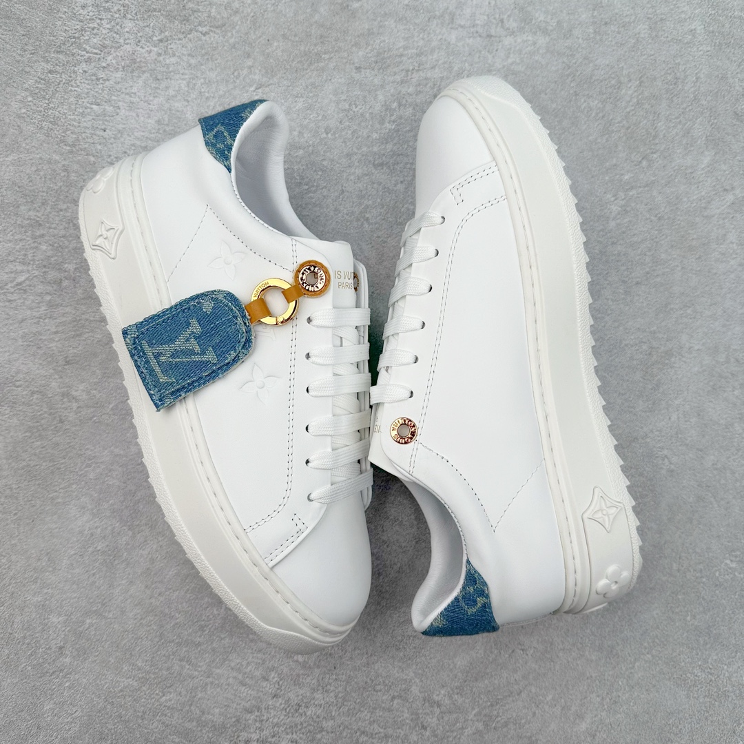 图片[3]-Louis Vuitton 路易威登 lv Time Out 低帮时尚运动板鞋 为舒软小牛皮革压印金属质感 Monogram 图案 再令 Louis 和vuitton 装饰点缀鞋带 与卢勒克斯金属线共同 释放莹泽光芒 搭配后部 Monogram帆布饰边和加厚胎面橡胶外底 鞋面胎牛皮和进口PVC制裁而成 高密度进口电脑车线工艺、经典LOGO跟PVC完美结合 原版大底开模 内里采用进口羊皮 超软皮内里+鞋垫 最新LV/路易威登 杨幂 关晓彤 官方等多明星网红同款 快手抖音等多平台热推 尺码：35 36 37 38 39 40 41 42 43 44-选品中心