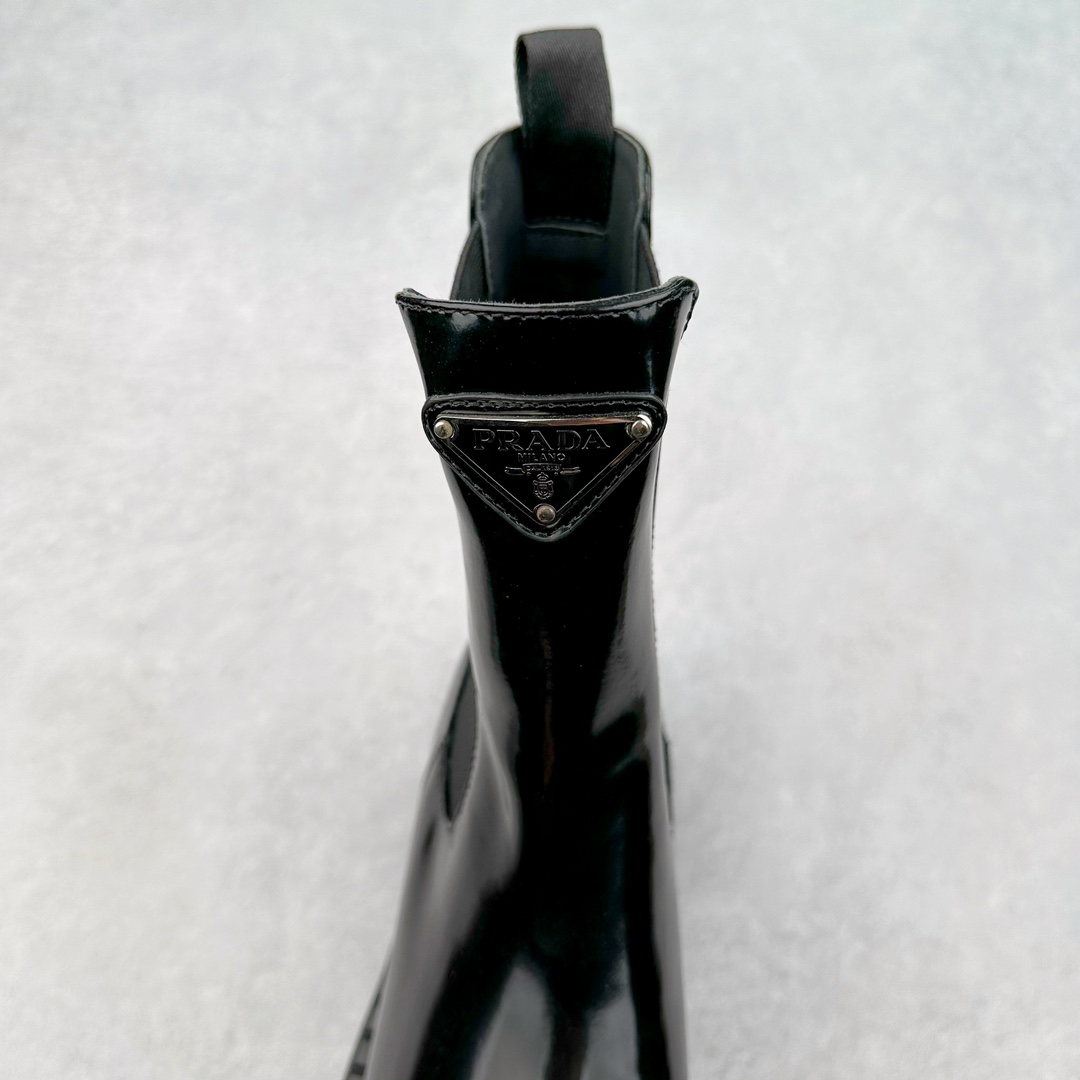 图片[5]-＃GD广顶 PRADA 普拉达秋冬时尚潮流松糕底厚底骑士靴短靴 鞋型秀气大方 三角标加持 高级感拉满 无论日常通勤还是小场合都能穿出气场意大利著名的奢侈品品牌 普拉达这款牛皮面演绎prada式的黑暗优雅风情 鞋头很是秀气 鞋楦的复古与时尚平衡的非常好 没有平时别的款式的呆板整体是休闲时尚风 风格简约大方 舒适轻便 小牛皮鞋面超级软触感亲肤而光滑 很显质感也很好打理 设计摆脱路人感 打破沉闷单调 真的超级清秀百搭 而且这款增高效果一绝 特别有英伦风但又不是太过于复古的也很符合都市年轻人的审美 尺码：35 36 37 38 39 40 41-选品中心