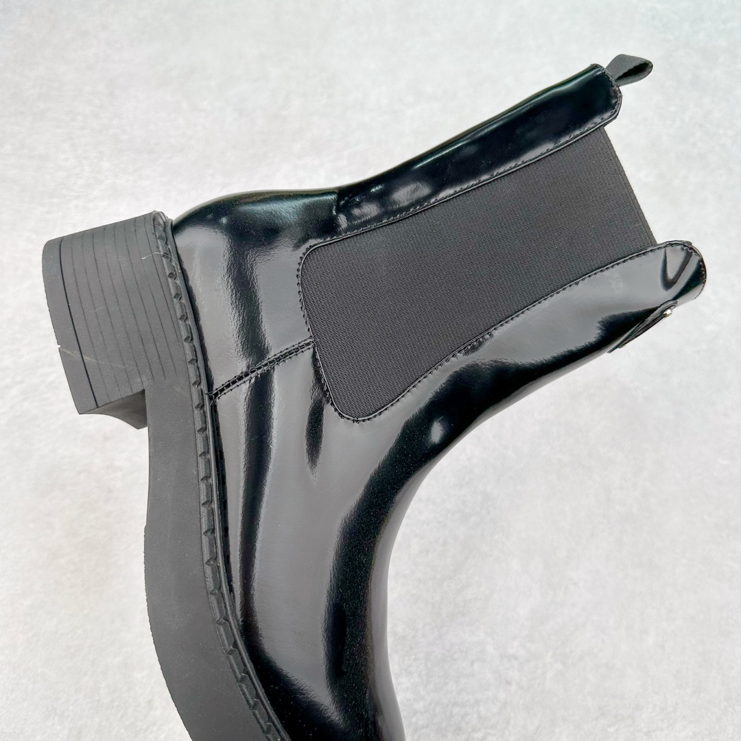 图片[6]-＃GD广顶 PRADA 普拉达秋冬时尚潮流松糕底厚底骑士靴短靴 鞋型秀气大方 三角标加持 高级感拉满 无论日常通勤还是小场合都能穿出气场意大利著名的奢侈品品牌 普拉达这款牛皮面演绎prada式的黑暗优雅风情 鞋头很是秀气 鞋楦的复古与时尚平衡的非常好 没有平时别的款式的呆板整体是休闲时尚风 风格简约大方 舒适轻便 小牛皮鞋面超级软触感亲肤而光滑 很显质感也很好打理 设计摆脱路人感 打破沉闷单调 真的超级清秀百搭 而且这款增高效果一绝 特别有英伦风但又不是太过于复古的也很符合都市年轻人的审美 尺码：35 36 37 38 39 40 41-选品中心