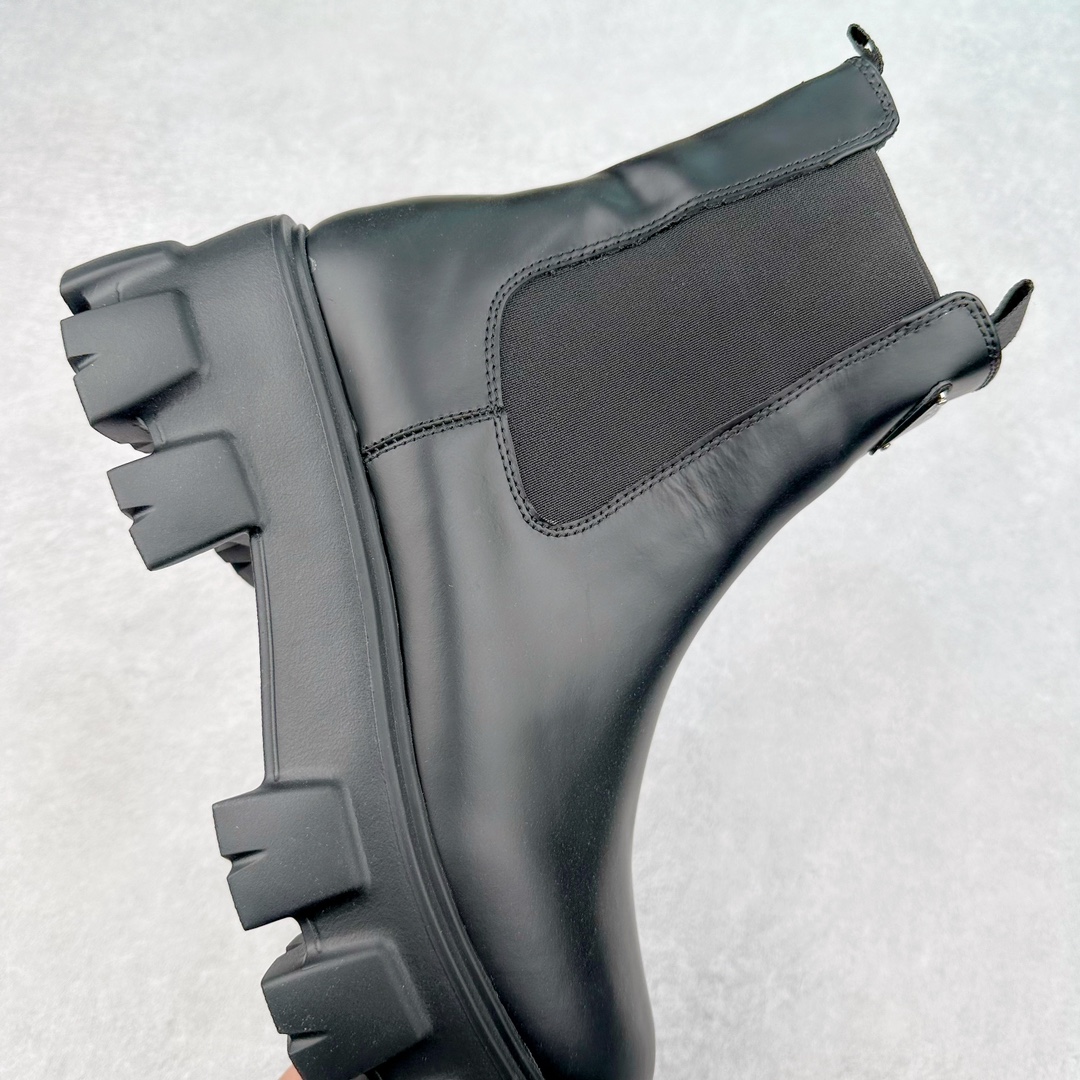 图片[6]-＃GD广顶 PRADA 普拉达秋冬时尚潮流松糕底厚底骑士靴短靴 鞋型秀气大方 三角标加持 高级感拉满 无论日常通勤还是小场合都能穿出气场意大利著名的奢侈品品牌 普拉达这款牛皮面演绎prada式的黑暗优雅风情 鞋头很是秀气 鞋楦的复古与时尚平衡的非常好 没有平时别的款式的呆板整体是休闲时尚风 风格简约大方 舒适轻便 小牛皮鞋面超级软触感亲肤而光滑 很显质感也很好打理 设计摆脱路人感 打破沉闷单调 真的超级清秀百搭 而且这款增高效果一绝 特别有英伦风但又不是太过于复古的也很符合都市年轻人的审美 尺码：35 36 37 38 39 40 41-选品中心