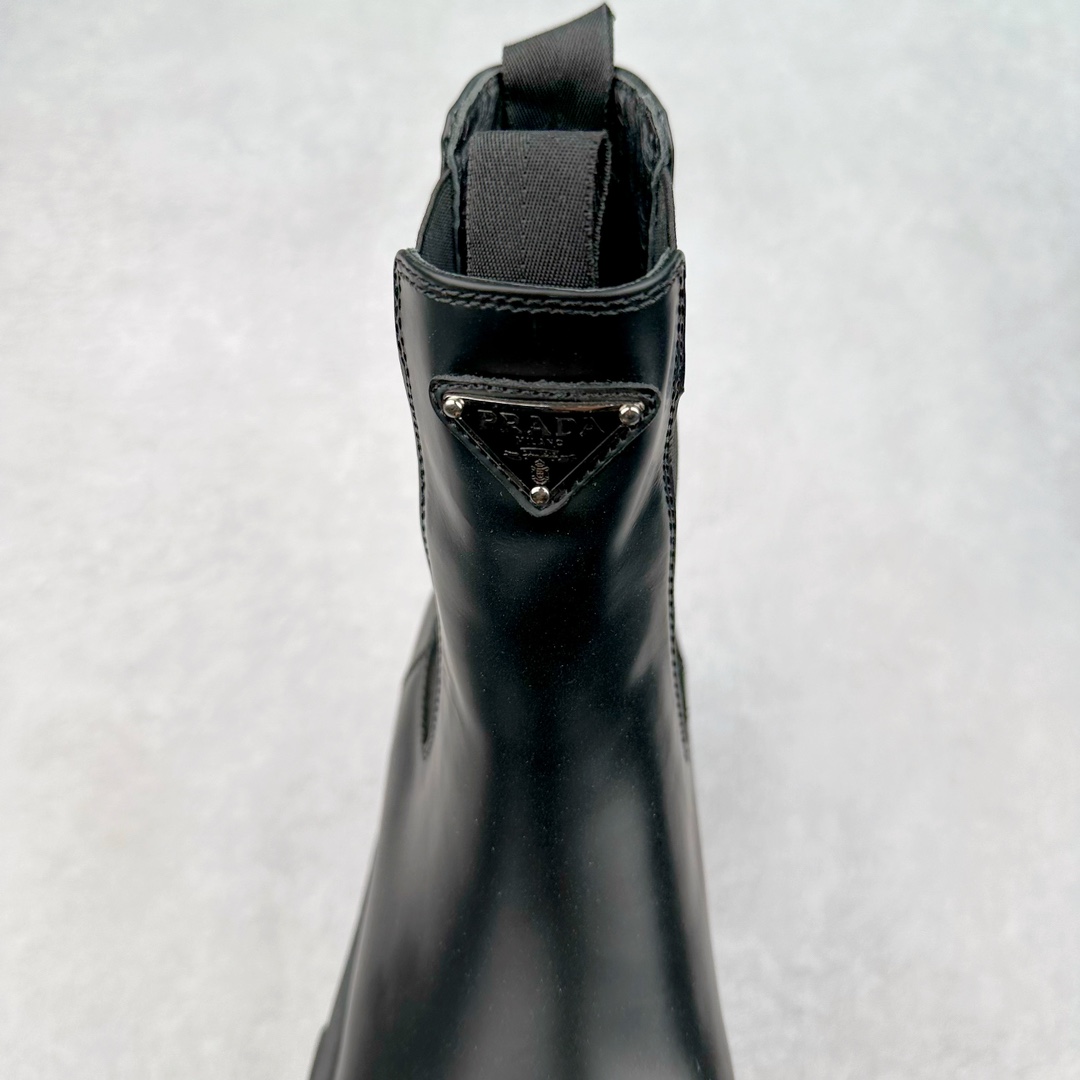 图片[5]-＃GD广顶 PRADA 普拉达秋冬时尚潮流松糕底厚底骑士靴短靴 鞋型秀气大方 三角标加持 高级感拉满 无论日常通勤还是小场合都能穿出气场意大利著名的奢侈品品牌 普拉达这款牛皮面演绎prada式的黑暗优雅风情 鞋头很是秀气 鞋楦的复古与时尚平衡的非常好 没有平时别的款式的呆板整体是休闲时尚风 风格简约大方 舒适轻便 小牛皮鞋面超级软触感亲肤而光滑 很显质感也很好打理 设计摆脱路人感 打破沉闷单调 真的超级清秀百搭 而且这款增高效果一绝 特别有英伦风但又不是太过于复古的也很符合都市年轻人的审美 尺码：35 36 37 38 39 40 41-选品中心