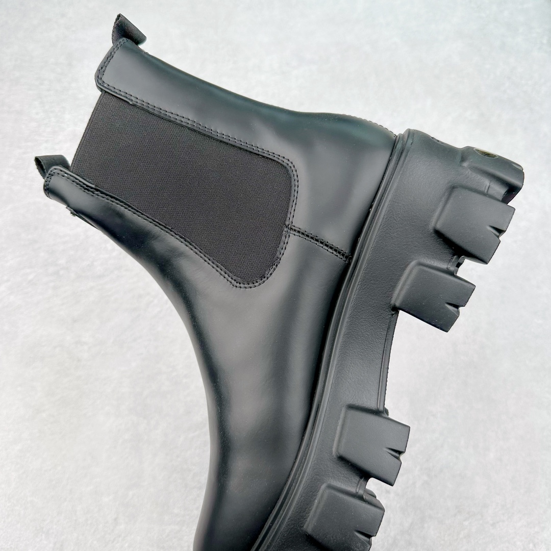 图片[7]-＃GD广顶 PRADA 普拉达秋冬时尚潮流松糕底厚底骑士靴短靴 鞋型秀气大方 三角标加持 高级感拉满 无论日常通勤还是小场合都能穿出气场意大利著名的奢侈品品牌 普拉达这款牛皮面演绎prada式的黑暗优雅风情 鞋头很是秀气 鞋楦的复古与时尚平衡的非常好 没有平时别的款式的呆板整体是休闲时尚风 风格简约大方 舒适轻便 小牛皮鞋面超级软触感亲肤而光滑 很显质感也很好打理 设计摆脱路人感 打破沉闷单调 真的超级清秀百搭 而且这款增高效果一绝 特别有英伦风但又不是太过于复古的也很符合都市年轻人的审美 尺码：35 36 37 38 39 40 41-选品中心