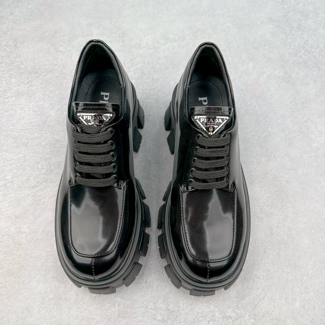 图片[2]-＃GD广顶 PRADA Monolith 普拉达皮革休闲平底乐福鞋 春夏最好的穿的乐福鞋 没有之一鞋型秀气大方 三角标加持 高级感拉满 无论日常通勤还是小场合都能穿出气场意大利著名的奢侈品品牌 普拉达这款牛皮面演绎prada式的黑暗优雅风情 鞋头很是秀气 鞋楦的复古与时尚平衡的非常好 没有平时别的款式的呆板整体是休闲时尚风 风格简约大方 舒适轻便 小牛皮鞋面超级软触感亲肤而光滑 很显质感也很好打理 设计摆脱路人感 打破沉闷单调 真的超级清秀百搭 而且这款增高效果一绝 特别有英伦风但又不是太过于复古的也很符合都市年轻人的审美 尺码：35 36 37 38 39 40 41-选品中心