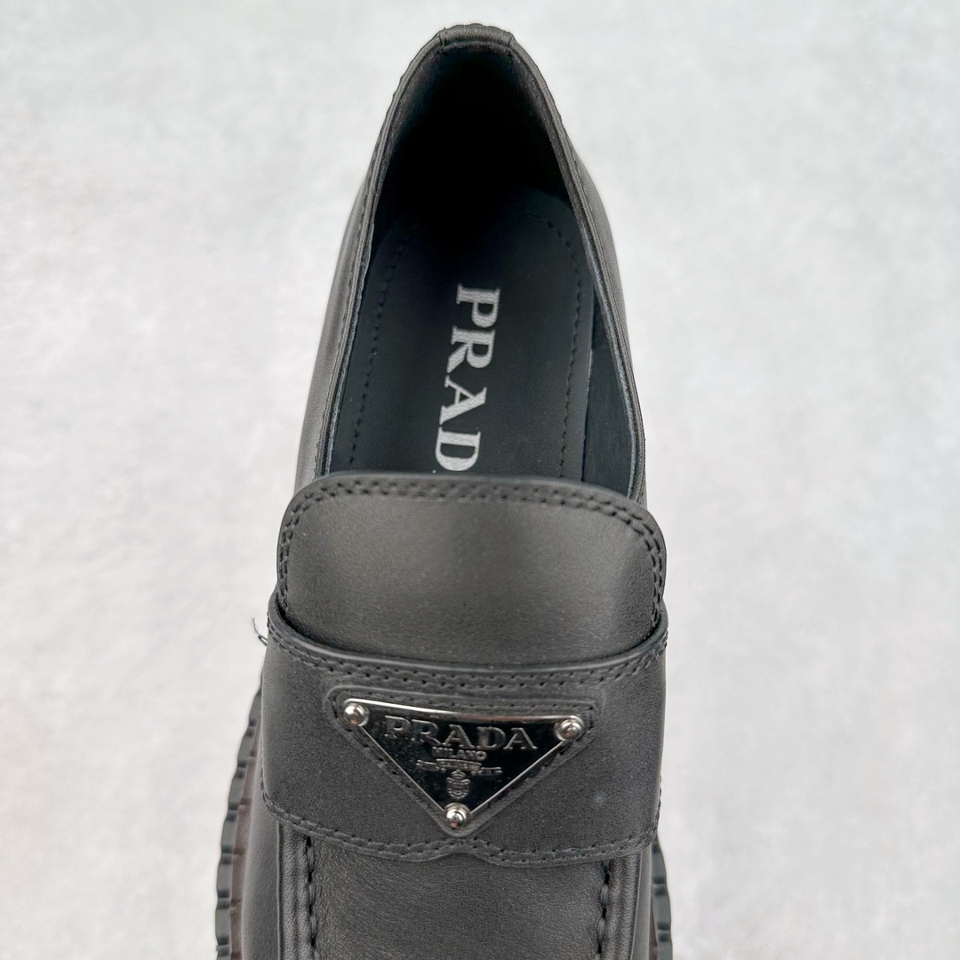 图片[5]-＃GD广顶 PRADA Monolith 普拉达皮革休闲平底乐福鞋 春夏最好的穿的乐福鞋 没有之一鞋型秀气大方 三角标加持 高级感拉满 无论日常通勤还是小场合都能穿出气场意大利著名的奢侈品品牌 普拉达这款牛皮面演绎prada式的黑暗优雅风情 鞋头很是秀气 鞋楦的复古与时尚平衡的非常好 没有平时别的款式的呆板整体是休闲时尚风 风格简约大方 舒适轻便 小牛皮鞋面超级软触感亲肤而光滑 很显质感也很好打理 设计摆脱路人感 打破沉闷单调 真的超级清秀百搭 而且这款增高效果一绝 特别有英伦风但又不是太过于复古的也很符合都市年轻人的审美 尺码：35 36 37 38 39 40 41-选品中心