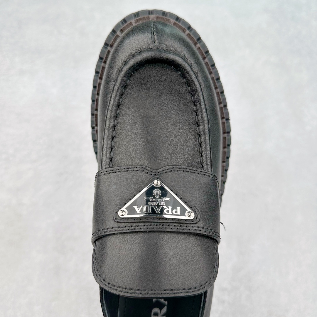 图片[4]-＃GD广顶 PRADA Monolith 普拉达皮革休闲平底乐福鞋 春夏最好的穿的乐福鞋 没有之一鞋型秀气大方 三角标加持 高级感拉满 无论日常通勤还是小场合都能穿出气场意大利著名的奢侈品品牌 普拉达这款牛皮面演绎prada式的黑暗优雅风情 鞋头很是秀气 鞋楦的复古与时尚平衡的非常好 没有平时别的款式的呆板整体是休闲时尚风 风格简约大方 舒适轻便 小牛皮鞋面超级软触感亲肤而光滑 很显质感也很好打理 设计摆脱路人感 打破沉闷单调 真的超级清秀百搭 而且这款增高效果一绝 特别有英伦风但又不是太过于复古的也很符合都市年轻人的审美 尺码：35 36 37 38 39 40 41-选品中心