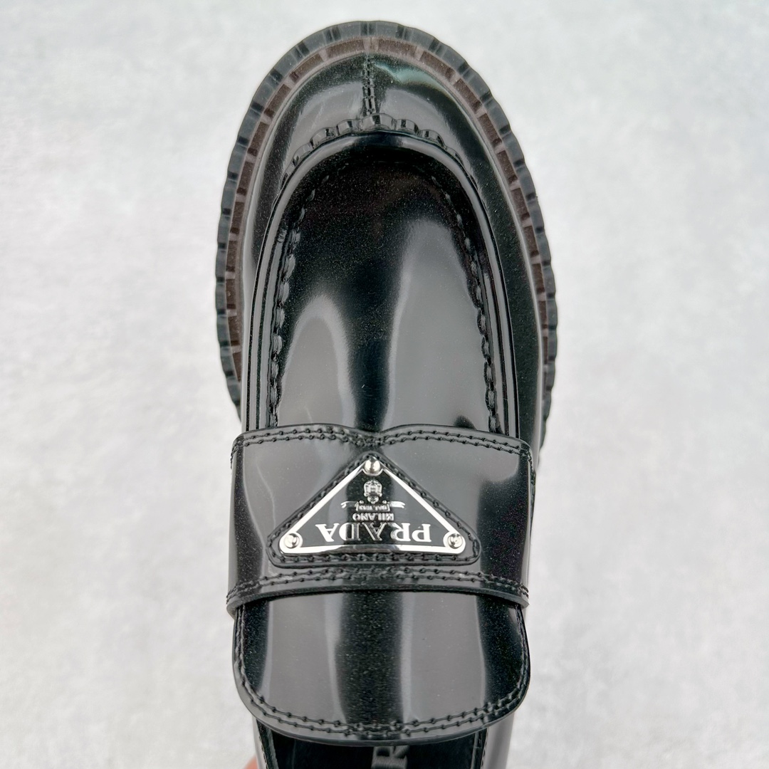 图片[4]-＃GD广顶 PRADA Monolith 普拉达皮革休闲平底乐福鞋 春夏最好的穿的乐福鞋 没有之一鞋型秀气大方 三角标加持 高级感拉满 无论日常通勤还是小场合都能穿出气场意大利著名的奢侈品品牌 普拉达这款牛皮面演绎prada式的黑暗优雅风情 鞋头很是秀气 鞋楦的复古与时尚平衡的非常好 没有平时别的款式的呆板整体是休闲时尚风 风格简约大方 舒适轻便 小牛皮鞋面超级软触感亲肤而光滑 很显质感也很好打理 设计摆脱路人感 打破沉闷单调 真的超级清秀百搭 而且这款增高效果一绝 特别有英伦风但又不是太过于复古的也很符合都市年轻人的审美 尺码：35 36 37 38 39 40 41-选品中心