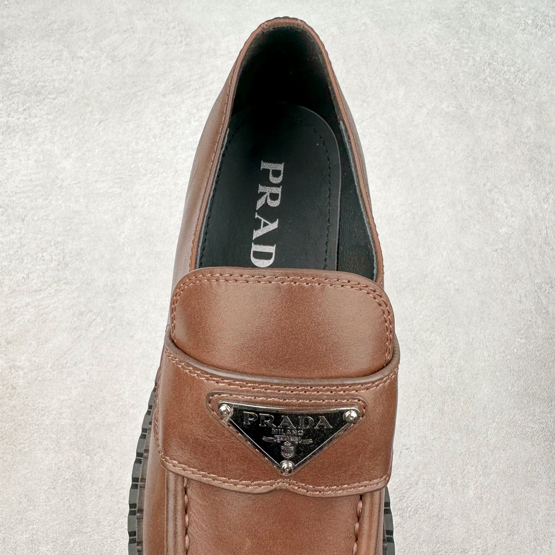 图片[5]-＃GD广顶 PRADA Monolith 普拉达皮革休闲平底乐福鞋 春夏最好的穿的乐福鞋 没有之一鞋型秀气大方 三角标加持 高级感拉满 无论日常通勤还是小场合都能穿出气场意大利著名的奢侈品品牌 普拉达这款牛皮面演绎prada式的黑暗优雅风情 鞋头很是秀气 鞋楦的复古与时尚平衡的非常好 没有平时别的款式的呆板整体是休闲时尚风 风格简约大方 舒适轻便 小牛皮鞋面超级软触感亲肤而光滑 很显质感也很好打理 设计摆脱路人感 打破沉闷单调 真的超级清秀百搭 而且这款增高效果一绝 特别有英伦风但又不是太过于复古的也很符合都市年轻人的审美 尺码：35 36 37 38 39 40 41-选品中心