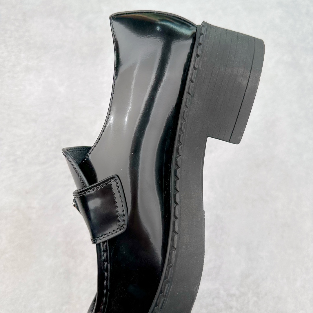 图片[7]-＃GD广顶 PRADA Monolith 普拉达皮革休闲平底乐福鞋 春夏最好的穿的乐福鞋 没有之一鞋型秀气大方 三角标加持 高级感拉满 无论日常通勤还是小场合都能穿出气场意大利著名的奢侈品品牌 普拉达这款牛皮面演绎prada式的黑暗优雅风情 鞋头很是秀气 鞋楦的复古与时尚平衡的非常好 没有平时别的款式的呆板整体是休闲时尚风 风格简约大方 舒适轻便 小牛皮鞋面超级软触感亲肤而光滑 很显质感也很好打理 设计摆脱路人感 打破沉闷单调 真的超级清秀百搭 而且这款增高效果一绝 特别有英伦风但又不是太过于复古的也很符合都市年轻人的审美 尺码：35 36 37 38 39 40 41-选品中心