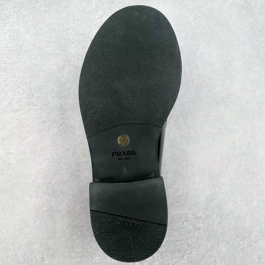 图片[9]-＃GD广顶 PRADA Monolith 普拉达皮革休闲平底乐福鞋 春夏最好的穿的乐福鞋 没有之一鞋型秀气大方 三角标加持 高级感拉满 无论日常通勤还是小场合都能穿出气场意大利著名的奢侈品品牌 普拉达这款牛皮面演绎prada式的黑暗优雅风情 鞋头很是秀气 鞋楦的复古与时尚平衡的非常好 没有平时别的款式的呆板整体是休闲时尚风 风格简约大方 舒适轻便 小牛皮鞋面超级软触感亲肤而光滑 很显质感也很好打理 设计摆脱路人感 打破沉闷单调 真的超级清秀百搭 而且这款增高效果一绝 特别有英伦风但又不是太过于复古的也很符合都市年轻人的审美 尺码：35 36 37 38 39 40 41-选品中心