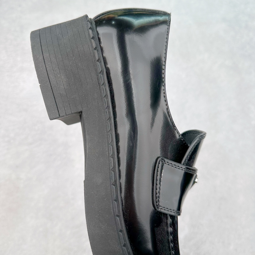 图片[6]-＃GD广顶 PRADA Monolith 普拉达皮革休闲平底乐福鞋 春夏最好的穿的乐福鞋 没有之一鞋型秀气大方 三角标加持 高级感拉满 无论日常通勤还是小场合都能穿出气场意大利著名的奢侈品品牌 普拉达这款牛皮面演绎prada式的黑暗优雅风情 鞋头很是秀气 鞋楦的复古与时尚平衡的非常好 没有平时别的款式的呆板整体是休闲时尚风 风格简约大方 舒适轻便 小牛皮鞋面超级软触感亲肤而光滑 很显质感也很好打理 设计摆脱路人感 打破沉闷单调 真的超级清秀百搭 而且这款增高效果一绝 特别有英伦风但又不是太过于复古的也很符合都市年轻人的审美 尺码：35 36 37 38 39 40 41-选品中心