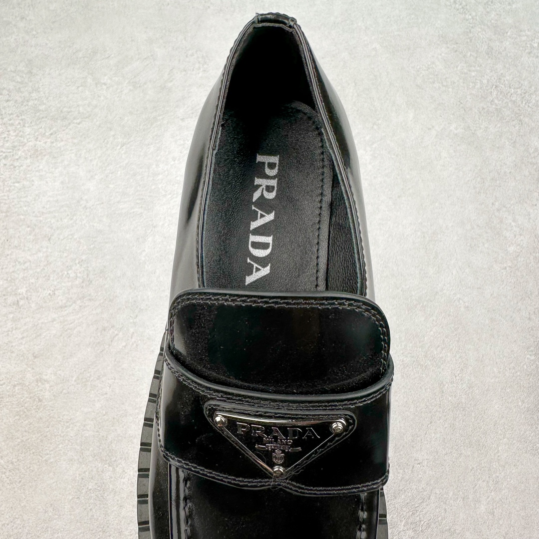 图片[5]-＃GD广顶 PRADA Monolith 普拉达皮革休闲平底乐福鞋 春夏最好的穿的乐福鞋 没有之一鞋型秀气大方 三角标加持 高级感拉满 无论日常通勤还是小场合都能穿出气场意大利著名的奢侈品品牌 普拉达这款牛皮面演绎prada式的黑暗优雅风情 鞋头很是秀气 鞋楦的复古与时尚平衡的非常好 没有平时别的款式的呆板整体是休闲时尚风 风格简约大方 舒适轻便 小牛皮鞋面超级软触感亲肤而光滑 很显质感也很好打理 设计摆脱路人感 打破沉闷单调 真的超级清秀百搭 而且这款增高效果一绝 特别有英伦风但又不是太过于复古的也很符合都市年轻人的审美 尺码：35 36 37 38 39 40 41-选品中心