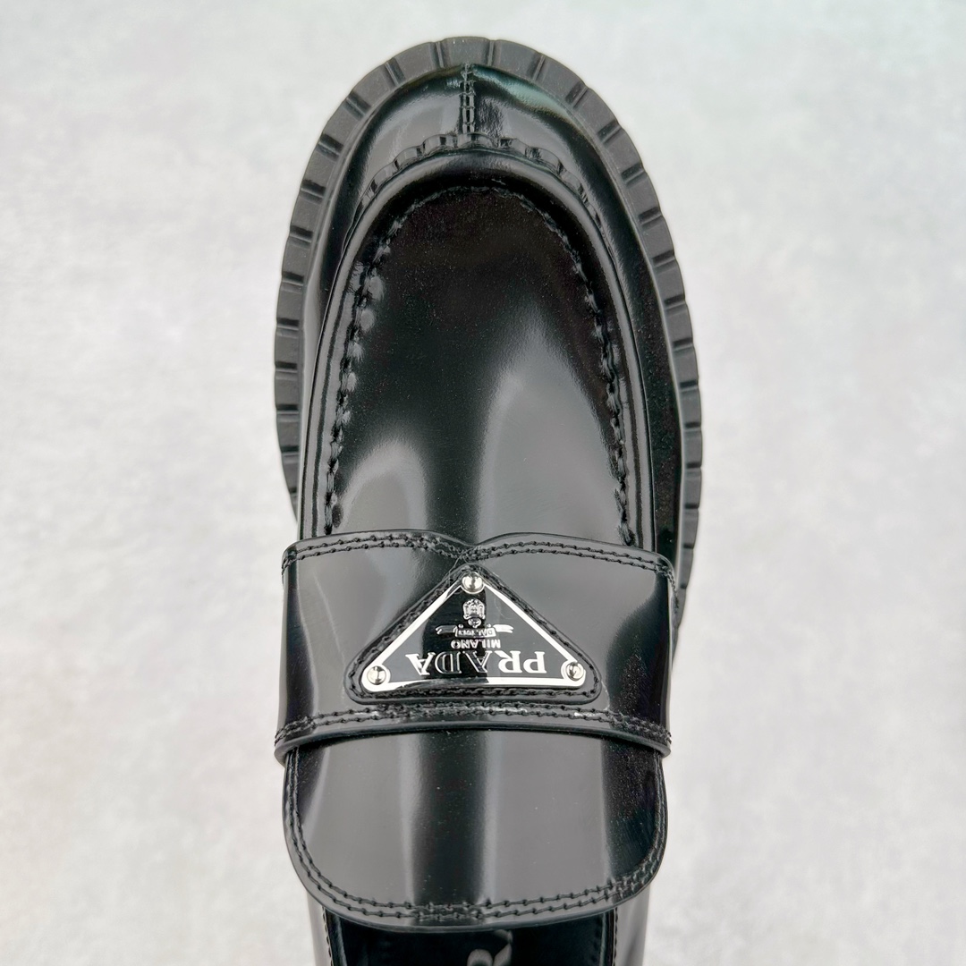 图片[4]-＃GD广顶 PRADA Monolith 普拉达皮革休闲平底乐福鞋 春夏最好的穿的乐福鞋 没有之一鞋型秀气大方 三角标加持 高级感拉满 无论日常通勤还是小场合都能穿出气场意大利著名的奢侈品品牌 普拉达这款牛皮面演绎prada式的黑暗优雅风情 鞋头很是秀气 鞋楦的复古与时尚平衡的非常好 没有平时别的款式的呆板整体是休闲时尚风 风格简约大方 舒适轻便 小牛皮鞋面超级软触感亲肤而光滑 很显质感也很好打理 设计摆脱路人感 打破沉闷单调 真的超级清秀百搭 而且这款增高效果一绝 特别有英伦风但又不是太过于复古的也很符合都市年轻人的审美 尺码：35 36 37 38 39 40 41-选品中心