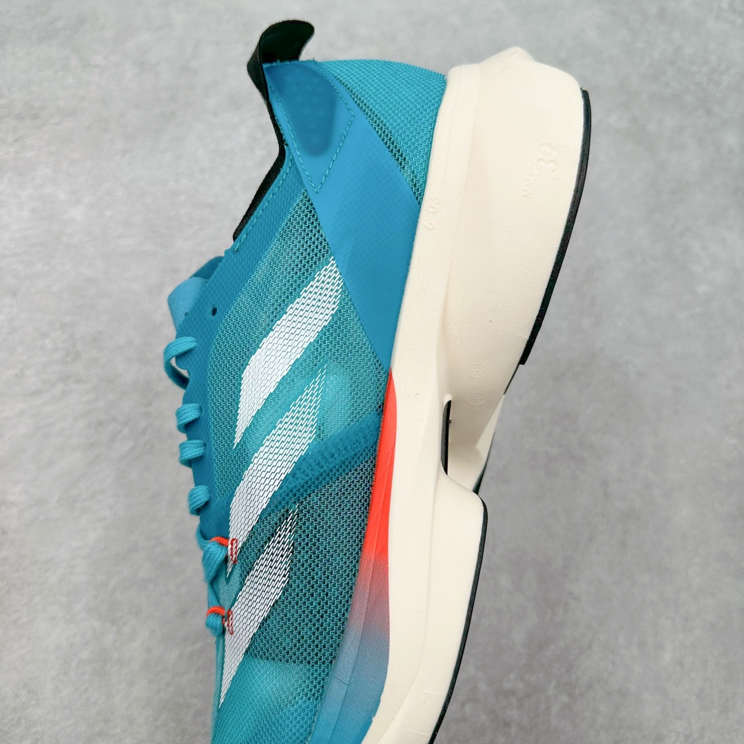 图片[7]-AD Adizero Adios Pro 3 马拉松竞速专业跑鞋 ID8473 CELERMESH针织网面非常轻薄 纤维间的缝隙很大 可以保证跑步时的透气、排汗效果 鞋舌直接与两侧的内衬和鞋底连接在一起 在跑步过程中不会被鞋舌的左右移动所困扰 在标准鞋带孔的基础上再拓宽一组鞋带孔 适合不同脚型的需求 突破性 EnergyRods 技术，有助于跑者实现更好的成绩 中底独特的LIGHTSTRIKE PRO泡棉材质 微弹感觉在跑步过程中给予了良好的支撑体验 对于顶级精英和高水平进阶跑者来说 ADIOS PRO是一双值得信赖的竞速比赛用鞋 尺码：36 36.5 37.5 38 38.5 39 40 40.5 41 42 42.5 43 44 44.5 45-选品中心