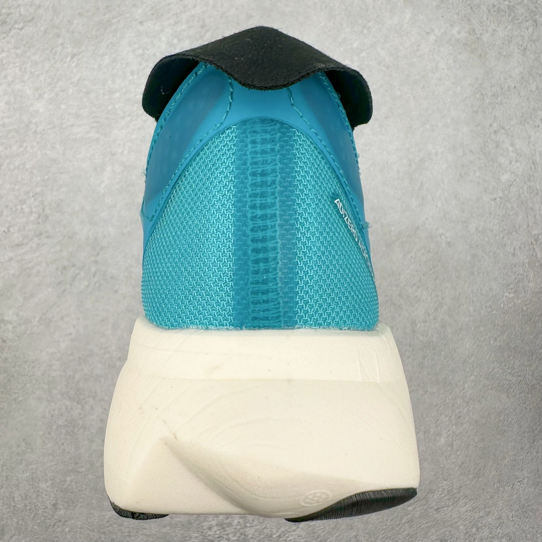 图片[8]-AD Adizero Adios Pro 3 马拉松竞速专业跑鞋 ID8473 CELERMESH针织网面非常轻薄 纤维间的缝隙很大 可以保证跑步时的透气、排汗效果 鞋舌直接与两侧的内衬和鞋底连接在一起 在跑步过程中不会被鞋舌的左右移动所困扰 在标准鞋带孔的基础上再拓宽一组鞋带孔 适合不同脚型的需求 突破性 EnergyRods 技术，有助于跑者实现更好的成绩 中底独特的LIGHTSTRIKE PRO泡棉材质 微弹感觉在跑步过程中给予了良好的支撑体验 对于顶级精英和高水平进阶跑者来说 ADIOS PRO是一双值得信赖的竞速比赛用鞋 尺码：36 36.5 37.5 38 38.5 39 40 40.5 41 42 42.5 43 44 44.5 45-选品中心