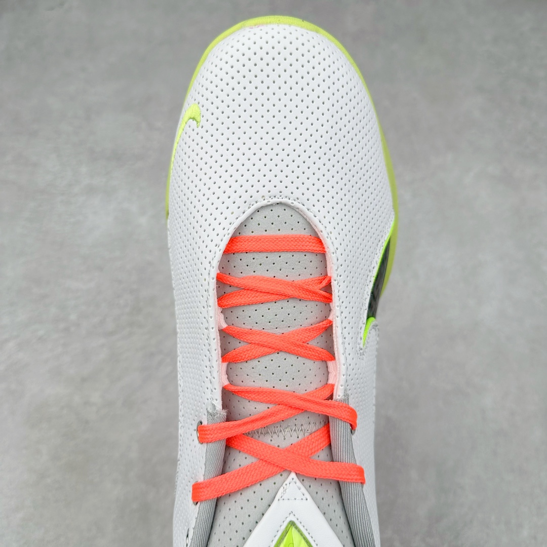 图片[4]-NK LeBron XXII 詹姆斯22代签名实战篮球鞋 FZ1095-102 采用全新中足鞋鞍翼结构，作为护栏保护的同时提供自然的控制感和稳定性，令下一代运动员能够自信锁定、起跳并突破极限。该鞋款中底还采用了Cushlon 2.0泡绵，以提升每一步的舒适感受，同时后掌与前掌的Air Zoom技术确保强劲的推进力和柔软的落地感。低帮设计助力运动员保持场地感，在维持控制的同时能够毫无拘束地移动。外底，包括抓地区域，专为支持关键动作而设计，例如勒布朗的试探步、反向转身、起跳和后撤步。LeBron XXII融合了性能与奢华，采用优质材料、高性能结构和精致细节，旨在满足从硬木球场到好莱坞聚光灯下多种场地与场景的需求。勒布朗的个人风格贯穿整双鞋款，从受其设计影响获得启发的大胆、颠覆性配色，到融入后跟的个人签名，赋予鞋款独特又极具个人特色的质感。尺码：40 40.5 41 42 42.5 43 44 44.5 45 46-选品中心