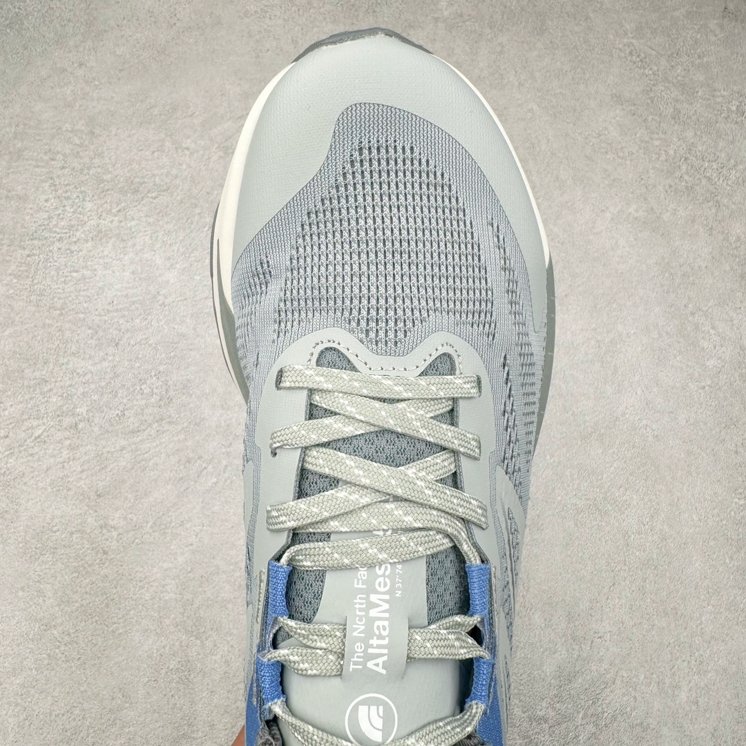 图片[4]-THE NORTH FACE 北面防滑耐磨防水低帮户外功能鞋 有许多相当专业的户外爱好者 非常关心像是越野跑、专业登山鞋等一系列的户外鞋款开箱 本次介绍比较不一样的休闲机能鞋 带来登山朋友爱用的户外品牌北面The North Face的休闲系列徒步鞋款介绍，希望能提供大家于生活与轻旅行的不同选择。不少户外运动爱好者喜欢的专业登山品牌（北面）The North Face自1966年创立，由两位热爱登山徒步的年轻登山者于美西旧金山开创，不断透过研发与创新，并且将最先进的技术结合在服装与鞋款设计，生产多种外型帅气且专业能力非常强的户外服饰，备受欢迎。户外版有许多相当专业的户外爱好者，非常关心像是越野跑、专业登山鞋等一系列的户外鞋款开箱，本次介绍比较不一样的休闲机能鞋，带来登山朋友爱用的户外品牌北面The North Face的休闲系列徒步鞋款介绍，希望能提供大家于生活与轻旅行的不同选择。此鞋并非归类在专业登山鞋家族中，而是以高性价比、适合日常训练作为主推卖点，对登山初学的朋友来说，这双鞋耐磨与耐穿程度更是入手的绝佳理由，但是对进阶登山者而言，此鞋可能无法战胜难度更高的徒步登山路线。脚感与登山靴的稳健非常不一样，也不是越野跑鞋的野性、更非慢跑鞋的敏捷，个人觉得此鞋足感非常独特，XtraFoam中底的泡沫材质非常柔软，即使没有鞋带系统辅助，但是EXTS外底抓地系统底纹够深，每一步都十分平稳。尺码：39 40 40.5 41 42 42.5 43 44 44.5 45-选品中心