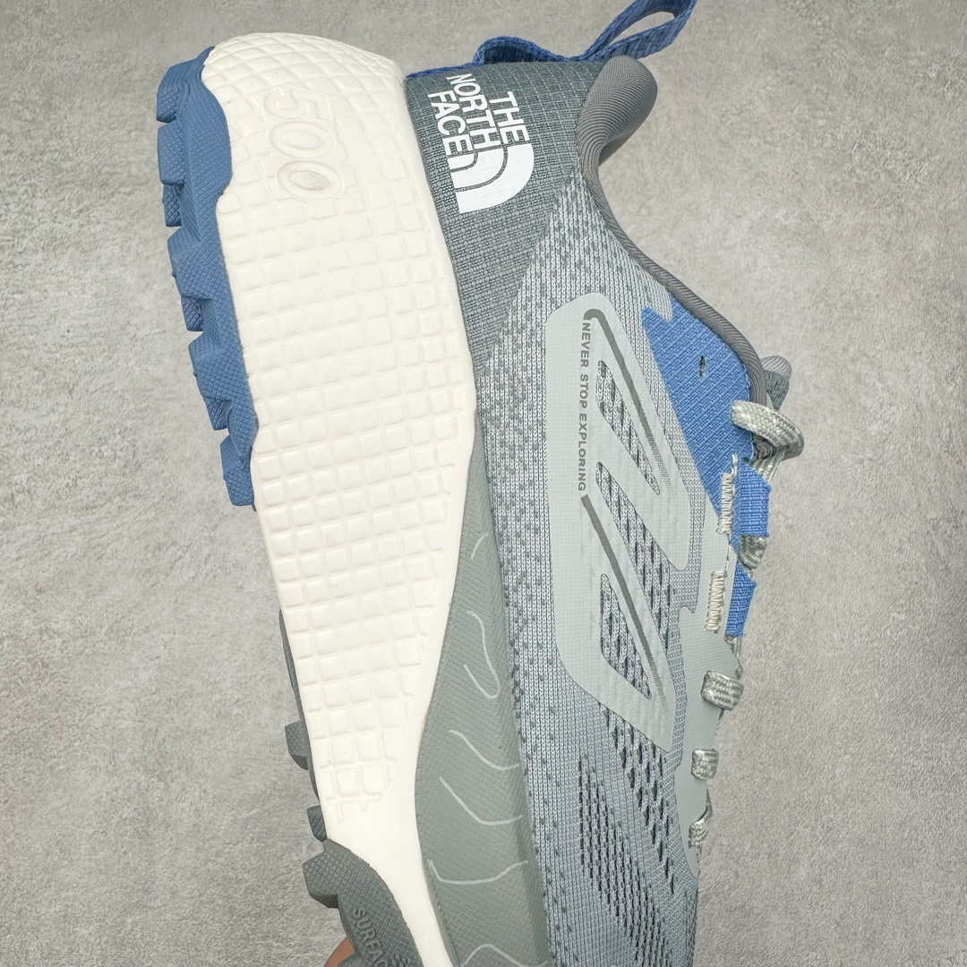 图片[6]-THE NORTH FACE 北面防滑耐磨防水低帮户外功能鞋 有许多相当专业的户外爱好者 非常关心像是越野跑、专业登山鞋等一系列的户外鞋款开箱 本次介绍比较不一样的休闲机能鞋 带来登山朋友爱用的户外品牌北面The North Face的休闲系列徒步鞋款介绍，希望能提供大家于生活与轻旅行的不同选择。不少户外运动爱好者喜欢的专业登山品牌（北面）The North Face自1966年创立，由两位热爱登山徒步的年轻登山者于美西旧金山开创，不断透过研发与创新，并且将最先进的技术结合在服装与鞋款设计，生产多种外型帅气且专业能力非常强的户外服饰，备受欢迎。户外版有许多相当专业的户外爱好者，非常关心像是越野跑、专业登山鞋等一系列的户外鞋款开箱，本次介绍比较不一样的休闲机能鞋，带来登山朋友爱用的户外品牌北面The North Face的休闲系列徒步鞋款介绍，希望能提供大家于生活与轻旅行的不同选择。此鞋并非归类在专业登山鞋家族中，而是以高性价比、适合日常训练作为主推卖点，对登山初学的朋友来说，这双鞋耐磨与耐穿程度更是入手的绝佳理由，但是对进阶登山者而言，此鞋可能无法战胜难度更高的徒步登山路线。脚感与登山靴的稳健非常不一样，也不是越野跑鞋的野性、更非慢跑鞋的敏捷，个人觉得此鞋足感非常独特，XtraFoam中底的泡沫材质非常柔软，即使没有鞋带系统辅助，但是EXTS外底抓地系统底纹够深，每一步都十分平稳。尺码：39 40 40.5 41 42 42.5 43 44 44.5 45-选品中心