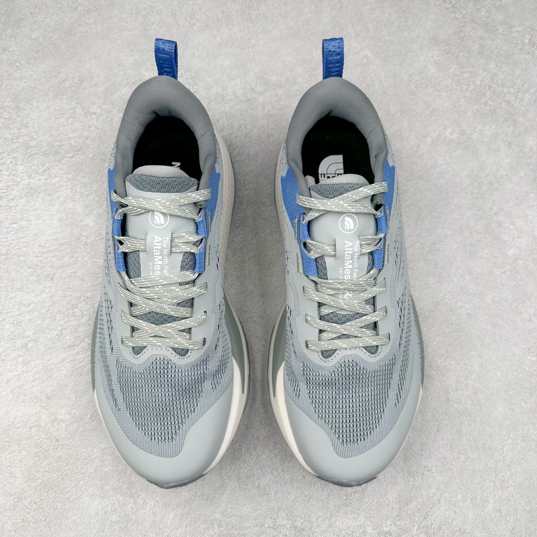 图片[2]-THE NORTH FACE 北面防滑耐磨防水低帮户外功能鞋 有许多相当专业的户外爱好者 非常关心像是越野跑、专业登山鞋等一系列的户外鞋款开箱 本次介绍比较不一样的休闲机能鞋 带来登山朋友爱用的户外品牌北面The North Face的休闲系列徒步鞋款介绍，希望能提供大家于生活与轻旅行的不同选择。不少户外运动爱好者喜欢的专业登山品牌（北面）The North Face自1966年创立，由两位热爱登山徒步的年轻登山者于美西旧金山开创，不断透过研发与创新，并且将最先进的技术结合在服装与鞋款设计，生产多种外型帅气且专业能力非常强的户外服饰，备受欢迎。户外版有许多相当专业的户外爱好者，非常关心像是越野跑、专业登山鞋等一系列的户外鞋款开箱，本次介绍比较不一样的休闲机能鞋，带来登山朋友爱用的户外品牌北面The North Face的休闲系列徒步鞋款介绍，希望能提供大家于生活与轻旅行的不同选择。此鞋并非归类在专业登山鞋家族中，而是以高性价比、适合日常训练作为主推卖点，对登山初学的朋友来说，这双鞋耐磨与耐穿程度更是入手的绝佳理由，但是对进阶登山者而言，此鞋可能无法战胜难度更高的徒步登山路线。脚感与登山靴的稳健非常不一样，也不是越野跑鞋的野性、更非慢跑鞋的敏捷，个人觉得此鞋足感非常独特，XtraFoam中底的泡沫材质非常柔软，即使没有鞋带系统辅助，但是EXTS外底抓地系统底纹够深，每一步都十分平稳。尺码：39 40 40.5 41 42 42.5 43 44 44.5 45-选品中心