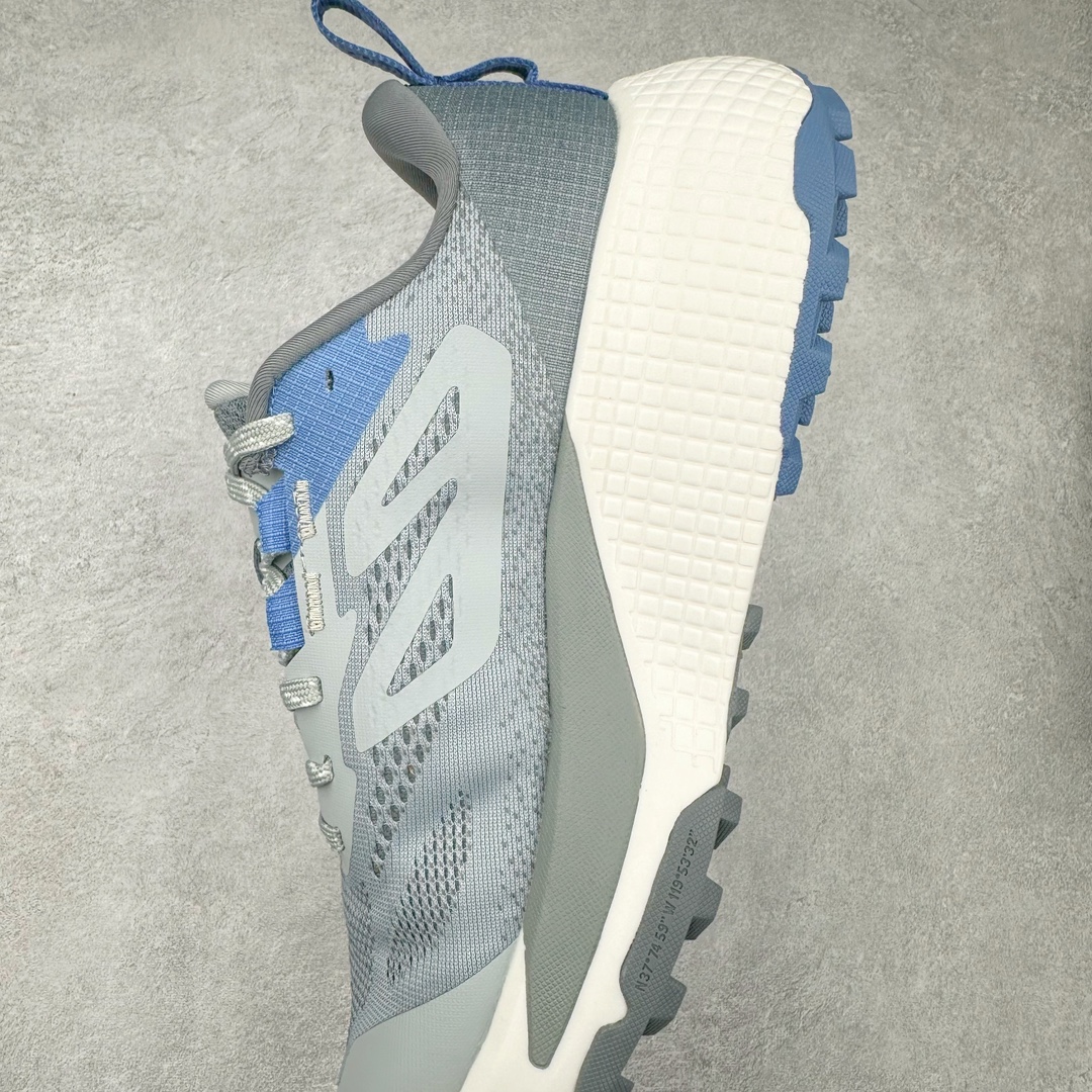 图片[7]-THE NORTH FACE 北面防滑耐磨防水低帮户外功能鞋 有许多相当专业的户外爱好者 非常关心像是越野跑、专业登山鞋等一系列的户外鞋款开箱 本次介绍比较不一样的休闲机能鞋 带来登山朋友爱用的户外品牌北面The North Face的休闲系列徒步鞋款介绍，希望能提供大家于生活与轻旅行的不同选择。不少户外运动爱好者喜欢的专业登山品牌（北面）The North Face自1966年创立，由两位热爱登山徒步的年轻登山者于美西旧金山开创，不断透过研发与创新，并且将最先进的技术结合在服装与鞋款设计，生产多种外型帅气且专业能力非常强的户外服饰，备受欢迎。户外版有许多相当专业的户外爱好者，非常关心像是越野跑、专业登山鞋等一系列的户外鞋款开箱，本次介绍比较不一样的休闲机能鞋，带来登山朋友爱用的户外品牌北面The North Face的休闲系列徒步鞋款介绍，希望能提供大家于生活与轻旅行的不同选择。此鞋并非归类在专业登山鞋家族中，而是以高性价比、适合日常训练作为主推卖点，对登山初学的朋友来说，这双鞋耐磨与耐穿程度更是入手的绝佳理由，但是对进阶登山者而言，此鞋可能无法战胜难度更高的徒步登山路线。脚感与登山靴的稳健非常不一样，也不是越野跑鞋的野性、更非慢跑鞋的敏捷，个人觉得此鞋足感非常独特，XtraFoam中底的泡沫材质非常柔软，即使没有鞋带系统辅助，但是EXTS外底抓地系统底纹够深，每一步都十分平稳。尺码：39 40 40.5 41 42 42.5 43 44 44.5 45-选品中心