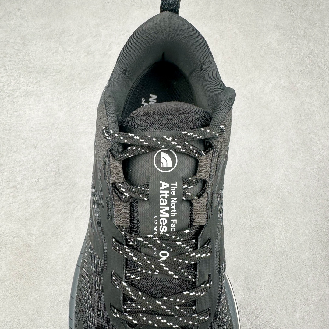 图片[5]-THE NORTH FACE 北面防滑耐磨防水低帮户外功能鞋 有许多相当专业的户外爱好者 非常关心像是越野跑、专业登山鞋等一系列的户外鞋款开箱 本次介绍比较不一样的休闲机能鞋 带来登山朋友爱用的户外品牌北面The North Face的休闲系列徒步鞋款介绍，希望能提供大家于生活与轻旅行的不同选择。不少户外运动爱好者喜欢的专业登山品牌（北面）The North Face自1966年创立，由两位热爱登山徒步的年轻登山者于美西旧金山开创，不断透过研发与创新，并且将最先进的技术结合在服装与鞋款设计，生产多种外型帅气且专业能力非常强的户外服饰，备受欢迎。户外版有许多相当专业的户外爱好者，非常关心像是越野跑、专业登山鞋等一系列的户外鞋款开箱，本次介绍比较不一样的休闲机能鞋，带来登山朋友爱用的户外品牌北面The North Face的休闲系列徒步鞋款介绍，希望能提供大家于生活与轻旅行的不同选择。此鞋并非归类在专业登山鞋家族中，而是以高性价比、适合日常训练作为主推卖点，对登山初学的朋友来说，这双鞋耐磨与耐穿程度更是入手的绝佳理由，但是对进阶登山者而言，此鞋可能无法战胜难度更高的徒步登山路线。脚感与登山靴的稳健非常不一样，也不是越野跑鞋的野性、更非慢跑鞋的敏捷，个人觉得此鞋足感非常独特，XtraFoam中底的泡沫材质非常柔软，即使没有鞋带系统辅助，但是EXTS外底抓地系统底纹够深，每一步都十分平稳。尺码：39 40 40.5 41 42 42.5 43 44 44.5 45-选品中心