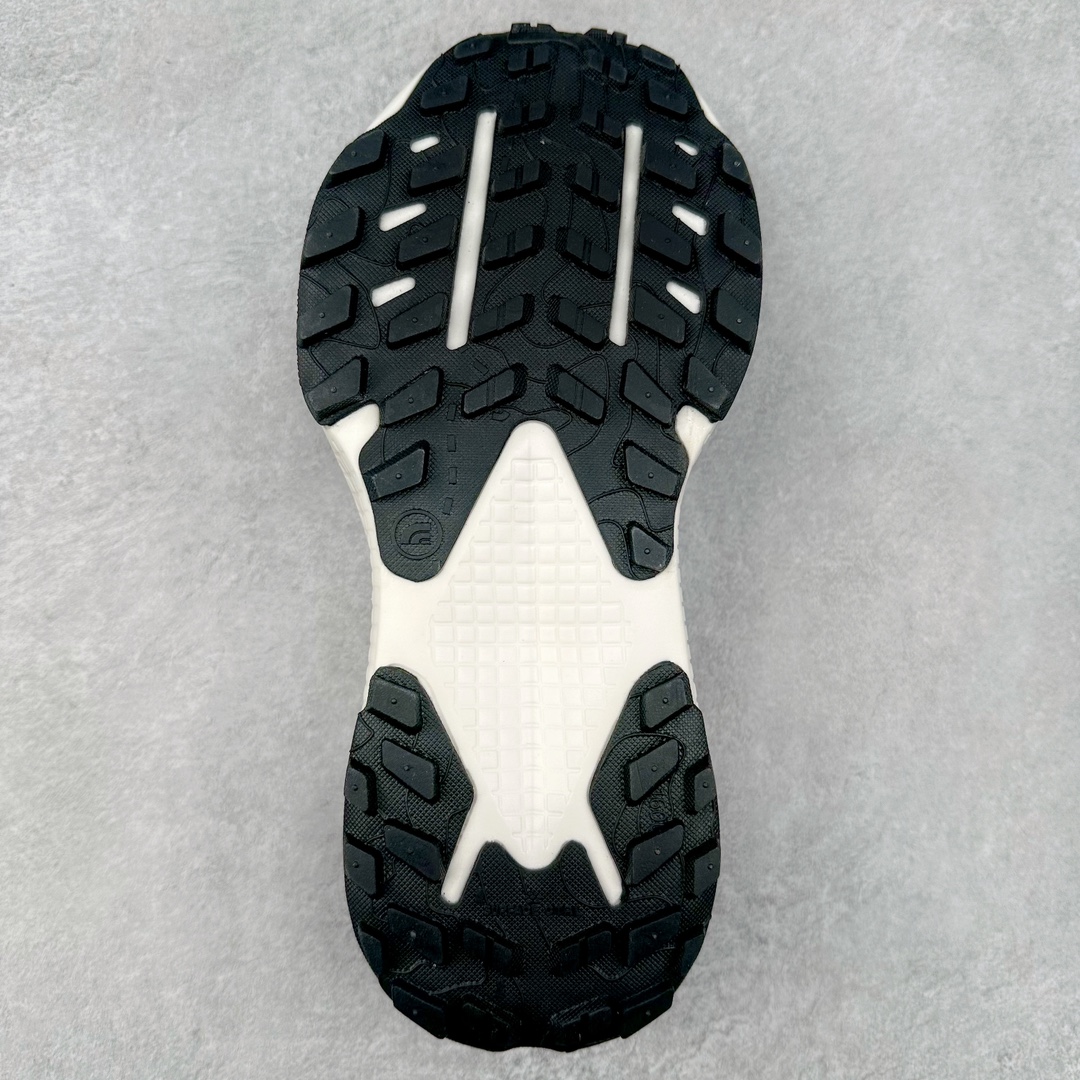 图片[9]-THE NORTH FACE 北面防滑耐磨防水低帮户外功能鞋 有许多相当专业的户外爱好者 非常关心像是越野跑、专业登山鞋等一系列的户外鞋款开箱 本次介绍比较不一样的休闲机能鞋 带来登山朋友爱用的户外品牌北面The North Face的休闲系列徒步鞋款介绍，希望能提供大家于生活与轻旅行的不同选择。不少户外运动爱好者喜欢的专业登山品牌（北面）The North Face自1966年创立，由两位热爱登山徒步的年轻登山者于美西旧金山开创，不断透过研发与创新，并且将最先进的技术结合在服装与鞋款设计，生产多种外型帅气且专业能力非常强的户外服饰，备受欢迎。户外版有许多相当专业的户外爱好者，非常关心像是越野跑、专业登山鞋等一系列的户外鞋款开箱，本次介绍比较不一样的休闲机能鞋，带来登山朋友爱用的户外品牌北面The North Face的休闲系列徒步鞋款介绍，希望能提供大家于生活与轻旅行的不同选择。此鞋并非归类在专业登山鞋家族中，而是以高性价比、适合日常训练作为主推卖点，对登山初学的朋友来说，这双鞋耐磨与耐穿程度更是入手的绝佳理由，但是对进阶登山者而言，此鞋可能无法战胜难度更高的徒步登山路线。脚感与登山靴的稳健非常不一样，也不是越野跑鞋的野性、更非慢跑鞋的敏捷，个人觉得此鞋足感非常独特，XtraFoam中底的泡沫材质非常柔软，即使没有鞋带系统辅助，但是EXTS外底抓地系统底纹够深，每一步都十分平稳。尺码：39 40 40.5 41 42 42.5 43 44 44.5 45-选品中心