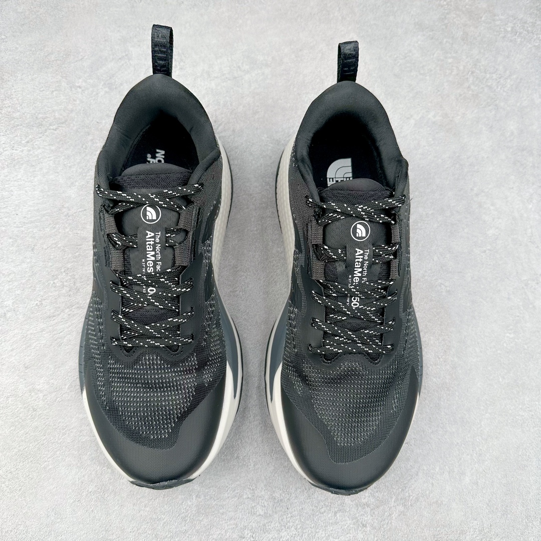 图片[2]-THE NORTH FACE 北面防滑耐磨防水低帮户外功能鞋 有许多相当专业的户外爱好者 非常关心像是越野跑、专业登山鞋等一系列的户外鞋款开箱 本次介绍比较不一样的休闲机能鞋 带来登山朋友爱用的户外品牌北面The North Face的休闲系列徒步鞋款介绍，希望能提供大家于生活与轻旅行的不同选择。不少户外运动爱好者喜欢的专业登山品牌（北面）The North Face自1966年创立，由两位热爱登山徒步的年轻登山者于美西旧金山开创，不断透过研发与创新，并且将最先进的技术结合在服装与鞋款设计，生产多种外型帅气且专业能力非常强的户外服饰，备受欢迎。户外版有许多相当专业的户外爱好者，非常关心像是越野跑、专业登山鞋等一系列的户外鞋款开箱，本次介绍比较不一样的休闲机能鞋，带来登山朋友爱用的户外品牌北面The North Face的休闲系列徒步鞋款介绍，希望能提供大家于生活与轻旅行的不同选择。此鞋并非归类在专业登山鞋家族中，而是以高性价比、适合日常训练作为主推卖点，对登山初学的朋友来说，这双鞋耐磨与耐穿程度更是入手的绝佳理由，但是对进阶登山者而言，此鞋可能无法战胜难度更高的徒步登山路线。脚感与登山靴的稳健非常不一样，也不是越野跑鞋的野性、更非慢跑鞋的敏捷，个人觉得此鞋足感非常独特，XtraFoam中底的泡沫材质非常柔软，即使没有鞋带系统辅助，但是EXTS外底抓地系统底纹够深，每一步都十分平稳。尺码：39 40 40.5 41 42 42.5 43 44 44.5 45-选品中心