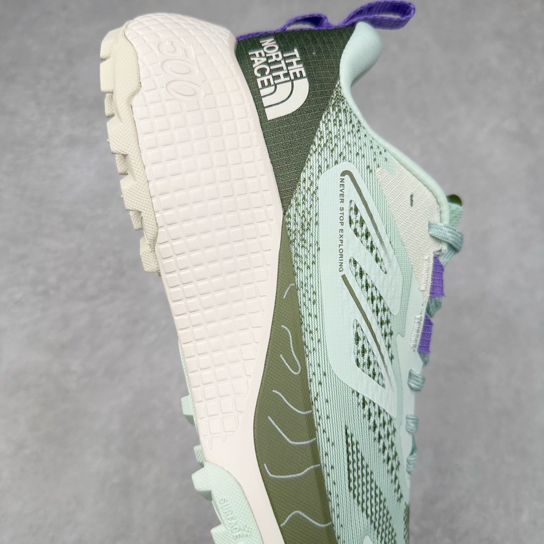 图片[6]-THE NORTH FACE 北面防滑耐磨防水低帮户外功能鞋 有许多相当专业的户外爱好者 非常关心像是越野跑、专业登山鞋等一系列的户外鞋款开箱 本次介绍比较不一样的休闲机能鞋 带来登山朋友爱用的户外品牌北面The North Face的休闲系列徒步鞋款介绍，希望能提供大家于生活与轻旅行的不同选择。不少户外运动爱好者喜欢的专业登山品牌（北面）The North Face自1966年创立，由两位热爱登山徒步的年轻登山者于美西旧金山开创，不断透过研发与创新，并且将最先进的技术结合在服装与鞋款设计，生产多种外型帅气且专业能力非常强的户外服饰，备受欢迎。户外版有许多相当专业的户外爱好者，非常关心像是越野跑、专业登山鞋等一系列的户外鞋款开箱，本次介绍比较不一样的休闲机能鞋，带来登山朋友爱用的户外品牌北面The North Face的休闲系列徒步鞋款介绍，希望能提供大家于生活与轻旅行的不同选择。此鞋并非归类在专业登山鞋家族中，而是以高性价比、适合日常训练作为主推卖点，对登山初学的朋友来说，这双鞋耐磨与耐穿程度更是入手的绝佳理由，但是对进阶登山者而言，此鞋可能无法战胜难度更高的徒步登山路线。脚感与登山靴的稳健非常不一样，也不是越野跑鞋的野性、更非慢跑鞋的敏捷，个人觉得此鞋足感非常独特，XtraFoam中底的泡沫材质非常柔软，即使没有鞋带系统辅助，但是EXTS外底抓地系统底纹够深，每一步都十分平稳。尺码：39 40 40.5 41 42 42.5 43 44 44.5 45-选品中心