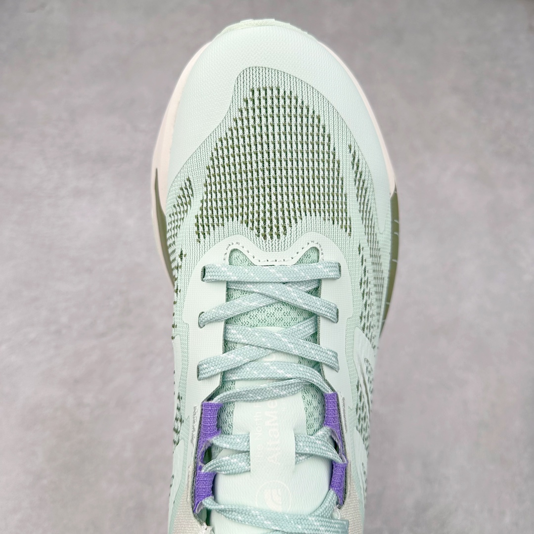 图片[4]-THE NORTH FACE 北面防滑耐磨防水低帮户外功能鞋 有许多相当专业的户外爱好者 非常关心像是越野跑、专业登山鞋等一系列的户外鞋款开箱 本次介绍比较不一样的休闲机能鞋 带来登山朋友爱用的户外品牌北面The North Face的休闲系列徒步鞋款介绍，希望能提供大家于生活与轻旅行的不同选择。不少户外运动爱好者喜欢的专业登山品牌（北面）The North Face自1966年创立，由两位热爱登山徒步的年轻登山者于美西旧金山开创，不断透过研发与创新，并且将最先进的技术结合在服装与鞋款设计，生产多种外型帅气且专业能力非常强的户外服饰，备受欢迎。户外版有许多相当专业的户外爱好者，非常关心像是越野跑、专业登山鞋等一系列的户外鞋款开箱，本次介绍比较不一样的休闲机能鞋，带来登山朋友爱用的户外品牌北面The North Face的休闲系列徒步鞋款介绍，希望能提供大家于生活与轻旅行的不同选择。此鞋并非归类在专业登山鞋家族中，而是以高性价比、适合日常训练作为主推卖点，对登山初学的朋友来说，这双鞋耐磨与耐穿程度更是入手的绝佳理由，但是对进阶登山者而言，此鞋可能无法战胜难度更高的徒步登山路线。脚感与登山靴的稳健非常不一样，也不是越野跑鞋的野性、更非慢跑鞋的敏捷，个人觉得此鞋足感非常独特，XtraFoam中底的泡沫材质非常柔软，即使没有鞋带系统辅助，但是EXTS外底抓地系统底纹够深，每一步都十分平稳。尺码：39 40 40.5 41 42 42.5 43 44 44.5 45-选品中心