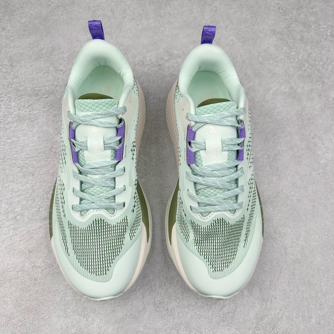 图片[2]-THE NORTH FACE 北面防滑耐磨防水低帮户外功能鞋 有许多相当专业的户外爱好者 非常关心像是越野跑、专业登山鞋等一系列的户外鞋款开箱 本次介绍比较不一样的休闲机能鞋 带来登山朋友爱用的户外品牌北面The North Face的休闲系列徒步鞋款介绍，希望能提供大家于生活与轻旅行的不同选择。不少户外运动爱好者喜欢的专业登山品牌（北面）The North Face自1966年创立，由两位热爱登山徒步的年轻登山者于美西旧金山开创，不断透过研发与创新，并且将最先进的技术结合在服装与鞋款设计，生产多种外型帅气且专业能力非常强的户外服饰，备受欢迎。户外版有许多相当专业的户外爱好者，非常关心像是越野跑、专业登山鞋等一系列的户外鞋款开箱，本次介绍比较不一样的休闲机能鞋，带来登山朋友爱用的户外品牌北面The North Face的休闲系列徒步鞋款介绍，希望能提供大家于生活与轻旅行的不同选择。此鞋并非归类在专业登山鞋家族中，而是以高性价比、适合日常训练作为主推卖点，对登山初学的朋友来说，这双鞋耐磨与耐穿程度更是入手的绝佳理由，但是对进阶登山者而言，此鞋可能无法战胜难度更高的徒步登山路线。脚感与登山靴的稳健非常不一样，也不是越野跑鞋的野性、更非慢跑鞋的敏捷，个人觉得此鞋足感非常独特，XtraFoam中底的泡沫材质非常柔软，即使没有鞋带系统辅助，但是EXTS外底抓地系统底纹够深，每一步都十分平稳。尺码：39 40 40.5 41 42 42.5 43 44 44.5 45-选品中心