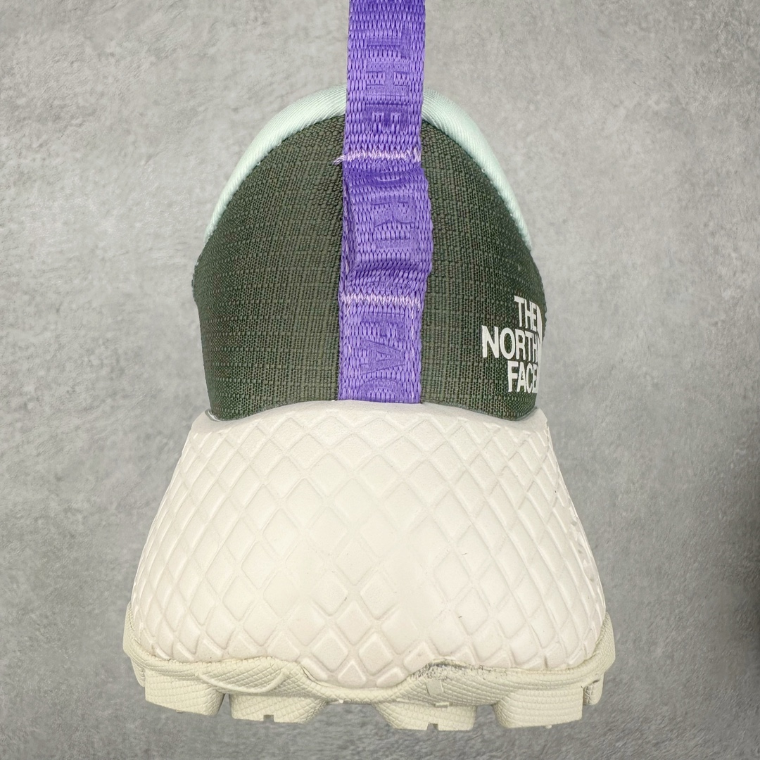 图片[8]-THE NORTH FACE 北面防滑耐磨防水低帮户外功能鞋 有许多相当专业的户外爱好者 非常关心像是越野跑、专业登山鞋等一系列的户外鞋款开箱 本次介绍比较不一样的休闲机能鞋 带来登山朋友爱用的户外品牌北面The North Face的休闲系列徒步鞋款介绍，希望能提供大家于生活与轻旅行的不同选择。不少户外运动爱好者喜欢的专业登山品牌（北面）The North Face自1966年创立，由两位热爱登山徒步的年轻登山者于美西旧金山开创，不断透过研发与创新，并且将最先进的技术结合在服装与鞋款设计，生产多种外型帅气且专业能力非常强的户外服饰，备受欢迎。户外版有许多相当专业的户外爱好者，非常关心像是越野跑、专业登山鞋等一系列的户外鞋款开箱，本次介绍比较不一样的休闲机能鞋，带来登山朋友爱用的户外品牌北面The North Face的休闲系列徒步鞋款介绍，希望能提供大家于生活与轻旅行的不同选择。此鞋并非归类在专业登山鞋家族中，而是以高性价比、适合日常训练作为主推卖点，对登山初学的朋友来说，这双鞋耐磨与耐穿程度更是入手的绝佳理由，但是对进阶登山者而言，此鞋可能无法战胜难度更高的徒步登山路线。脚感与登山靴的稳健非常不一样，也不是越野跑鞋的野性、更非慢跑鞋的敏捷，个人觉得此鞋足感非常独特，XtraFoam中底的泡沫材质非常柔软，即使没有鞋带系统辅助，但是EXTS外底抓地系统底纹够深，每一步都十分平稳。尺码：39 40 40.5 41 42 42.5 43 44 44.5 45-选品中心