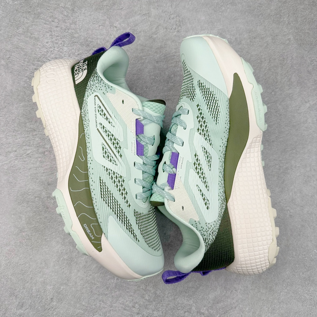 图片[3]-THE NORTH FACE 北面防滑耐磨防水低帮户外功能鞋 有许多相当专业的户外爱好者 非常关心像是越野跑、专业登山鞋等一系列的户外鞋款开箱 本次介绍比较不一样的休闲机能鞋 带来登山朋友爱用的户外品牌北面The North Face的休闲系列徒步鞋款介绍，希望能提供大家于生活与轻旅行的不同选择。不少户外运动爱好者喜欢的专业登山品牌（北面）The North Face自1966年创立，由两位热爱登山徒步的年轻登山者于美西旧金山开创，不断透过研发与创新，并且将最先进的技术结合在服装与鞋款设计，生产多种外型帅气且专业能力非常强的户外服饰，备受欢迎。户外版有许多相当专业的户外爱好者，非常关心像是越野跑、专业登山鞋等一系列的户外鞋款开箱，本次介绍比较不一样的休闲机能鞋，带来登山朋友爱用的户外品牌北面The North Face的休闲系列徒步鞋款介绍，希望能提供大家于生活与轻旅行的不同选择。此鞋并非归类在专业登山鞋家族中，而是以高性价比、适合日常训练作为主推卖点，对登山初学的朋友来说，这双鞋耐磨与耐穿程度更是入手的绝佳理由，但是对进阶登山者而言，此鞋可能无法战胜难度更高的徒步登山路线。脚感与登山靴的稳健非常不一样，也不是越野跑鞋的野性、更非慢跑鞋的敏捷，个人觉得此鞋足感非常独特，XtraFoam中底的泡沫材质非常柔软，即使没有鞋带系统辅助，但是EXTS外底抓地系统底纹够深，每一步都十分平稳。尺码：39 40 40.5 41 42 42.5 43 44 44.5 45-选品中心