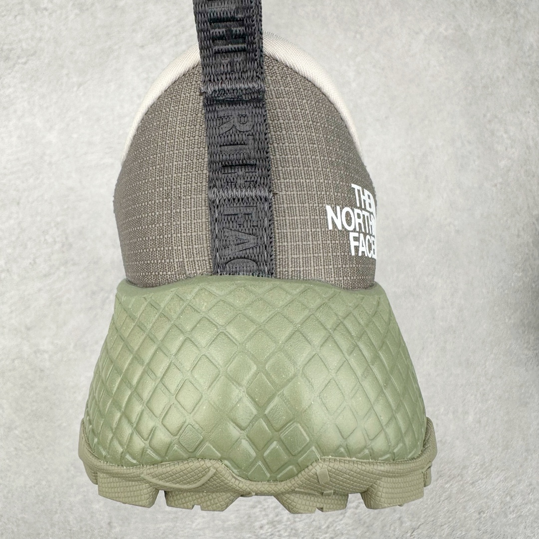 图片[8]-THE NORTH FACE 北面防滑耐磨防水低帮户外功能鞋 有许多相当专业的户外爱好者 非常关心像是越野跑、专业登山鞋等一系列的户外鞋款开箱 本次介绍比较不一样的休闲机能鞋 带来登山朋友爱用的户外品牌北面The North Face的休闲系列徒步鞋款介绍，希望能提供大家于生活与轻旅行的不同选择。不少户外运动爱好者喜欢的专业登山品牌（北面）The North Face自1966年创立，由两位热爱登山徒步的年轻登山者于美西旧金山开创，不断透过研发与创新，并且将最先进的技术结合在服装与鞋款设计，生产多种外型帅气且专业能力非常强的户外服饰，备受欢迎。户外版有许多相当专业的户外爱好者，非常关心像是越野跑、专业登山鞋等一系列的户外鞋款开箱，本次介绍比较不一样的休闲机能鞋，带来登山朋友爱用的户外品牌北面The North Face的休闲系列徒步鞋款介绍，希望能提供大家于生活与轻旅行的不同选择。此鞋并非归类在专业登山鞋家族中，而是以高性价比、适合日常训练作为主推卖点，对登山初学的朋友来说，这双鞋耐磨与耐穿程度更是入手的绝佳理由，但是对进阶登山者而言，此鞋可能无法战胜难度更高的徒步登山路线。脚感与登山靴的稳健非常不一样，也不是越野跑鞋的野性、更非慢跑鞋的敏捷，个人觉得此鞋足感非常独特，XtraFoam中底的泡沫材质非常柔软，即使没有鞋带系统辅助，但是EXTS外底抓地系统底纹够深，每一步都十分平稳。尺码：39 40 40.5 41 42 42.5 43 44 44.5 45-选品中心