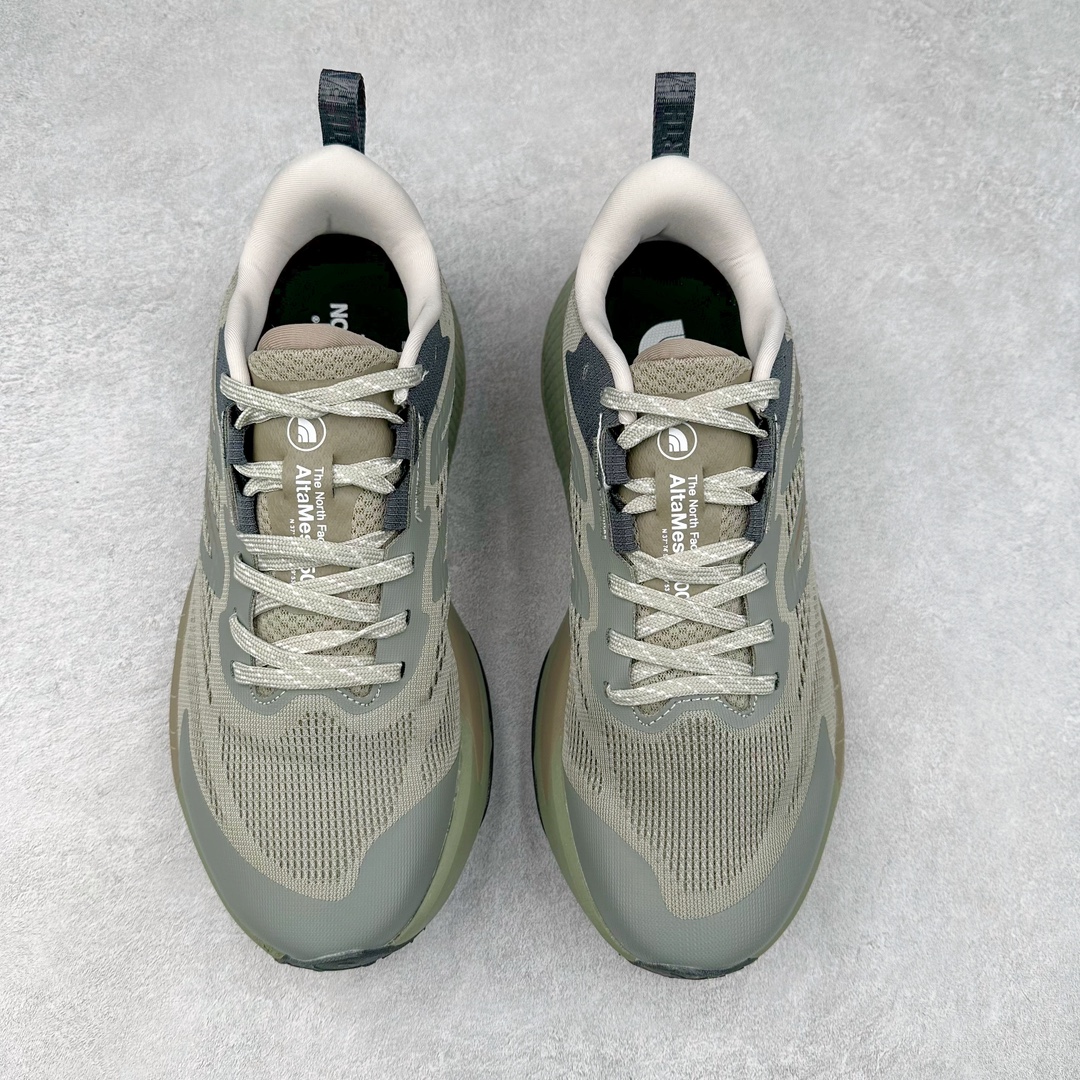 图片[2]-THE NORTH FACE 北面防滑耐磨防水低帮户外功能鞋 有许多相当专业的户外爱好者 非常关心像是越野跑、专业登山鞋等一系列的户外鞋款开箱 本次介绍比较不一样的休闲机能鞋 带来登山朋友爱用的户外品牌北面The North Face的休闲系列徒步鞋款介绍，希望能提供大家于生活与轻旅行的不同选择。不少户外运动爱好者喜欢的专业登山品牌（北面）The North Face自1966年创立，由两位热爱登山徒步的年轻登山者于美西旧金山开创，不断透过研发与创新，并且将最先进的技术结合在服装与鞋款设计，生产多种外型帅气且专业能力非常强的户外服饰，备受欢迎。户外版有许多相当专业的户外爱好者，非常关心像是越野跑、专业登山鞋等一系列的户外鞋款开箱，本次介绍比较不一样的休闲机能鞋，带来登山朋友爱用的户外品牌北面The North Face的休闲系列徒步鞋款介绍，希望能提供大家于生活与轻旅行的不同选择。此鞋并非归类在专业登山鞋家族中，而是以高性价比、适合日常训练作为主推卖点，对登山初学的朋友来说，这双鞋耐磨与耐穿程度更是入手的绝佳理由，但是对进阶登山者而言，此鞋可能无法战胜难度更高的徒步登山路线。脚感与登山靴的稳健非常不一样，也不是越野跑鞋的野性、更非慢跑鞋的敏捷，个人觉得此鞋足感非常独特，XtraFoam中底的泡沫材质非常柔软，即使没有鞋带系统辅助，但是EXTS外底抓地系统底纹够深，每一步都十分平稳。尺码：39 40 40.5 41 42 42.5 43 44 44.5 45-选品中心