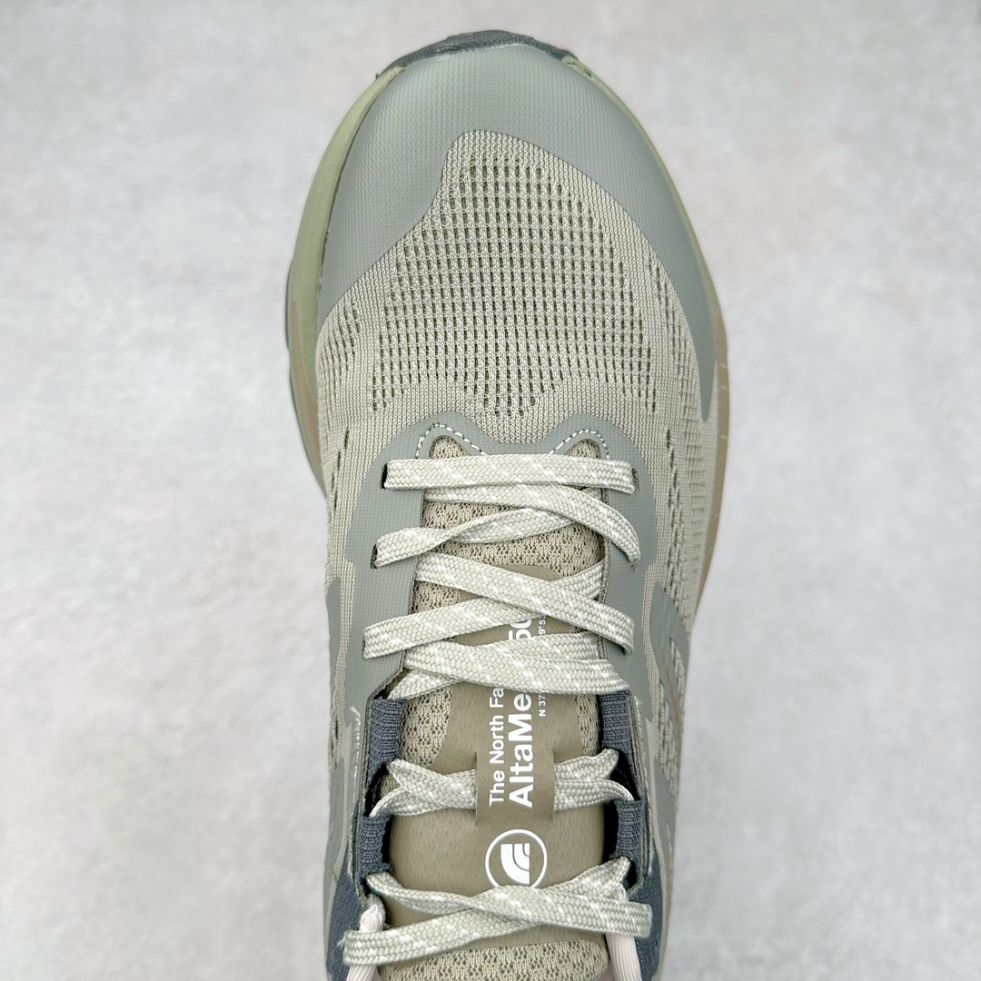 图片[4]-THE NORTH FACE 北面防滑耐磨防水低帮户外功能鞋 有许多相当专业的户外爱好者 非常关心像是越野跑、专业登山鞋等一系列的户外鞋款开箱 本次介绍比较不一样的休闲机能鞋 带来登山朋友爱用的户外品牌北面The North Face的休闲系列徒步鞋款介绍，希望能提供大家于生活与轻旅行的不同选择。不少户外运动爱好者喜欢的专业登山品牌（北面）The North Face自1966年创立，由两位热爱登山徒步的年轻登山者于美西旧金山开创，不断透过研发与创新，并且将最先进的技术结合在服装与鞋款设计，生产多种外型帅气且专业能力非常强的户外服饰，备受欢迎。户外版有许多相当专业的户外爱好者，非常关心像是越野跑、专业登山鞋等一系列的户外鞋款开箱，本次介绍比较不一样的休闲机能鞋，带来登山朋友爱用的户外品牌北面The North Face的休闲系列徒步鞋款介绍，希望能提供大家于生活与轻旅行的不同选择。此鞋并非归类在专业登山鞋家族中，而是以高性价比、适合日常训练作为主推卖点，对登山初学的朋友来说，这双鞋耐磨与耐穿程度更是入手的绝佳理由，但是对进阶登山者而言，此鞋可能无法战胜难度更高的徒步登山路线。脚感与登山靴的稳健非常不一样，也不是越野跑鞋的野性、更非慢跑鞋的敏捷，个人觉得此鞋足感非常独特，XtraFoam中底的泡沫材质非常柔软，即使没有鞋带系统辅助，但是EXTS外底抓地系统底纹够深，每一步都十分平稳。尺码：39 40 40.5 41 42 42.5 43 44 44.5 45-选品中心