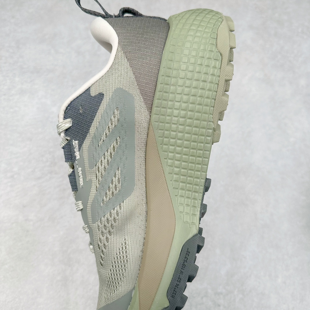 图片[7]-THE NORTH FACE 北面防滑耐磨防水低帮户外功能鞋 有许多相当专业的户外爱好者 非常关心像是越野跑、专业登山鞋等一系列的户外鞋款开箱 本次介绍比较不一样的休闲机能鞋 带来登山朋友爱用的户外品牌北面The North Face的休闲系列徒步鞋款介绍，希望能提供大家于生活与轻旅行的不同选择。不少户外运动爱好者喜欢的专业登山品牌（北面）The North Face自1966年创立，由两位热爱登山徒步的年轻登山者于美西旧金山开创，不断透过研发与创新，并且将最先进的技术结合在服装与鞋款设计，生产多种外型帅气且专业能力非常强的户外服饰，备受欢迎。户外版有许多相当专业的户外爱好者，非常关心像是越野跑、专业登山鞋等一系列的户外鞋款开箱，本次介绍比较不一样的休闲机能鞋，带来登山朋友爱用的户外品牌北面The North Face的休闲系列徒步鞋款介绍，希望能提供大家于生活与轻旅行的不同选择。此鞋并非归类在专业登山鞋家族中，而是以高性价比、适合日常训练作为主推卖点，对登山初学的朋友来说，这双鞋耐磨与耐穿程度更是入手的绝佳理由，但是对进阶登山者而言，此鞋可能无法战胜难度更高的徒步登山路线。脚感与登山靴的稳健非常不一样，也不是越野跑鞋的野性、更非慢跑鞋的敏捷，个人觉得此鞋足感非常独特，XtraFoam中底的泡沫材质非常柔软，即使没有鞋带系统辅助，但是EXTS外底抓地系统底纹够深，每一步都十分平稳。尺码：39 40 40.5 41 42 42.5 43 44 44.5 45-选品中心