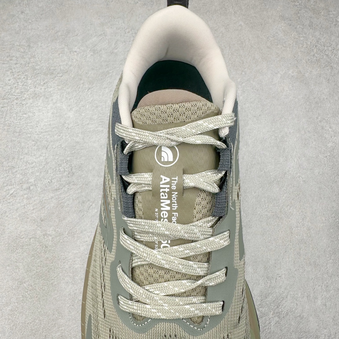 图片[5]-THE NORTH FACE 北面防滑耐磨防水低帮户外功能鞋 有许多相当专业的户外爱好者 非常关心像是越野跑、专业登山鞋等一系列的户外鞋款开箱 本次介绍比较不一样的休闲机能鞋 带来登山朋友爱用的户外品牌北面The North Face的休闲系列徒步鞋款介绍，希望能提供大家于生活与轻旅行的不同选择。不少户外运动爱好者喜欢的专业登山品牌（北面）The North Face自1966年创立，由两位热爱登山徒步的年轻登山者于美西旧金山开创，不断透过研发与创新，并且将最先进的技术结合在服装与鞋款设计，生产多种外型帅气且专业能力非常强的户外服饰，备受欢迎。户外版有许多相当专业的户外爱好者，非常关心像是越野跑、专业登山鞋等一系列的户外鞋款开箱，本次介绍比较不一样的休闲机能鞋，带来登山朋友爱用的户外品牌北面The North Face的休闲系列徒步鞋款介绍，希望能提供大家于生活与轻旅行的不同选择。此鞋并非归类在专业登山鞋家族中，而是以高性价比、适合日常训练作为主推卖点，对登山初学的朋友来说，这双鞋耐磨与耐穿程度更是入手的绝佳理由，但是对进阶登山者而言，此鞋可能无法战胜难度更高的徒步登山路线。脚感与登山靴的稳健非常不一样，也不是越野跑鞋的野性、更非慢跑鞋的敏捷，个人觉得此鞋足感非常独特，XtraFoam中底的泡沫材质非常柔软，即使没有鞋带系统辅助，但是EXTS外底抓地系统底纹够深，每一步都十分平稳。尺码：39 40 40.5 41 42 42.5 43 44 44.5 45-选品中心