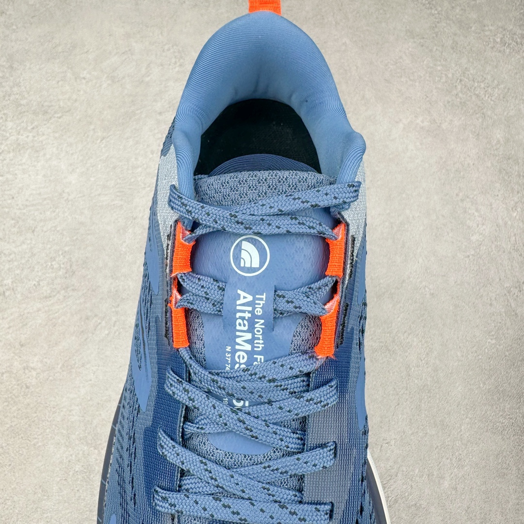 图片[5]-THE NORTH FACE 北面防滑耐磨防水低帮户外功能鞋 有许多相当专业的户外爱好者 非常关心像是越野跑、专业登山鞋等一系列的户外鞋款开箱 本次介绍比较不一样的休闲机能鞋 带来登山朋友爱用的户外品牌北面The North Face的休闲系列徒步鞋款介绍，希望能提供大家于生活与轻旅行的不同选择。不少户外运动爱好者喜欢的专业登山品牌（北面）The North Face自1966年创立，由两位热爱登山徒步的年轻登山者于美西旧金山开创，不断透过研发与创新，并且将最先进的技术结合在服装与鞋款设计，生产多种外型帅气且专业能力非常强的户外服饰，备受欢迎。户外版有许多相当专业的户外爱好者，非常关心像是越野跑、专业登山鞋等一系列的户外鞋款开箱，本次介绍比较不一样的休闲机能鞋，带来登山朋友爱用的户外品牌北面The North Face的休闲系列徒步鞋款介绍，希望能提供大家于生活与轻旅行的不同选择。此鞋并非归类在专业登山鞋家族中，而是以高性价比、适合日常训练作为主推卖点，对登山初学的朋友来说，这双鞋耐磨与耐穿程度更是入手的绝佳理由，但是对进阶登山者而言，此鞋可能无法战胜难度更高的徒步登山路线。脚感与登山靴的稳健非常不一样，也不是越野跑鞋的野性、更非慢跑鞋的敏捷，个人觉得此鞋足感非常独特，XtraFoam中底的泡沫材质非常柔软，即使没有鞋带系统辅助，但是EXTS外底抓地系统底纹够深，每一步都十分平稳。尺码：39 40 40.5 41 42 42.5 43 44 44.5 45-选品中心