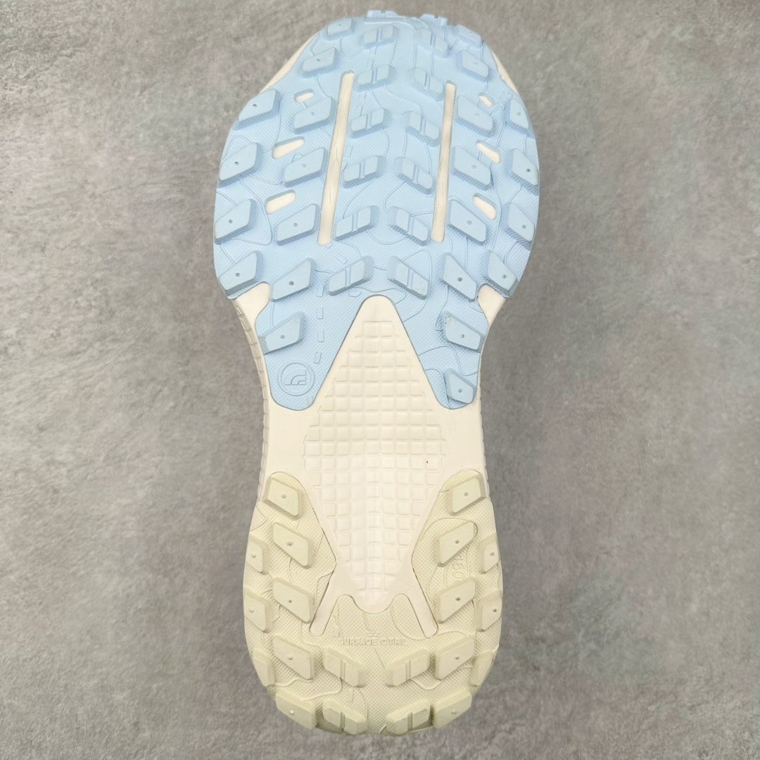 图片[9]-THE NORTH FACE 北面防滑耐磨防水低帮户外功能鞋 有许多相当专业的户外爱好者 非常关心像是越野跑、专业登山鞋等一系列的户外鞋款开箱 本次介绍比较不一样的休闲机能鞋 带来登山朋友爱用的户外品牌北面The North Face的休闲系列徒步鞋款介绍，希望能提供大家于生活与轻旅行的不同选择。不少户外运动爱好者喜欢的专业登山品牌（北面）The North Face自1966年创立，由两位热爱登山徒步的年轻登山者于美西旧金山开创，不断透过研发与创新，并且将最先进的技术结合在服装与鞋款设计，生产多种外型帅气且专业能力非常强的户外服饰，备受欢迎。户外版有许多相当专业的户外爱好者，非常关心像是越野跑、专业登山鞋等一系列的户外鞋款开箱，本次介绍比较不一样的休闲机能鞋，带来登山朋友爱用的户外品牌北面The North Face的休闲系列徒步鞋款介绍，希望能提供大家于生活与轻旅行的不同选择。此鞋并非归类在专业登山鞋家族中，而是以高性价比、适合日常训练作为主推卖点，对登山初学的朋友来说，这双鞋耐磨与耐穿程度更是入手的绝佳理由，但是对进阶登山者而言，此鞋可能无法战胜难度更高的徒步登山路线。脚感与登山靴的稳健非常不一样，也不是越野跑鞋的野性、更非慢跑鞋的敏捷，个人觉得此鞋足感非常独特，XtraFoam中底的泡沫材质非常柔软，即使没有鞋带系统辅助，但是EXTS外底抓地系统底纹够深，每一步都十分平稳。尺码：39 40 40.5 41 42 42.5 43 44 44.5 45-选品中心