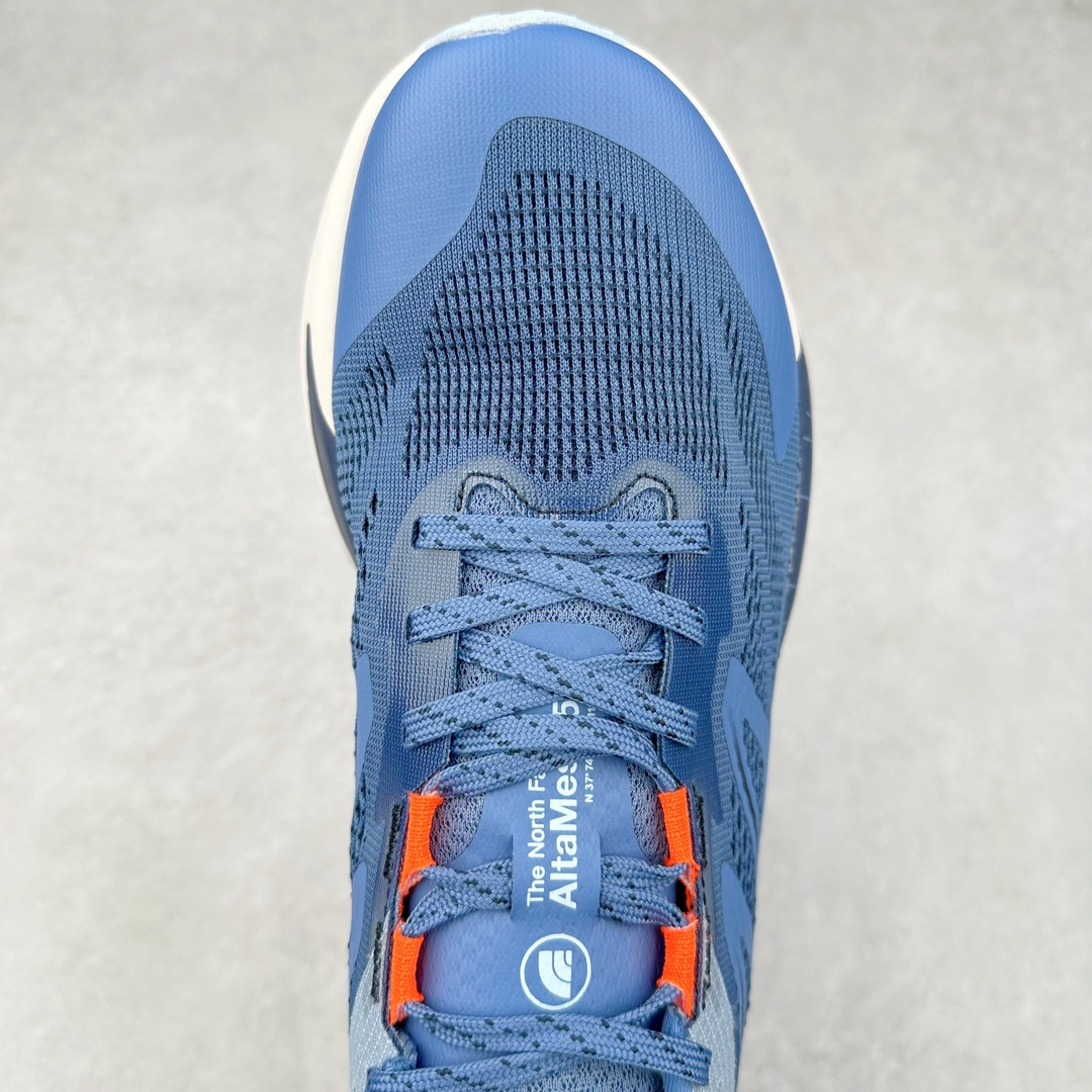 图片[4]-THE NORTH FACE 北面防滑耐磨防水低帮户外功能鞋 有许多相当专业的户外爱好者 非常关心像是越野跑、专业登山鞋等一系列的户外鞋款开箱 本次介绍比较不一样的休闲机能鞋 带来登山朋友爱用的户外品牌北面The North Face的休闲系列徒步鞋款介绍，希望能提供大家于生活与轻旅行的不同选择。不少户外运动爱好者喜欢的专业登山品牌（北面）The North Face自1966年创立，由两位热爱登山徒步的年轻登山者于美西旧金山开创，不断透过研发与创新，并且将最先进的技术结合在服装与鞋款设计，生产多种外型帅气且专业能力非常强的户外服饰，备受欢迎。户外版有许多相当专业的户外爱好者，非常关心像是越野跑、专业登山鞋等一系列的户外鞋款开箱，本次介绍比较不一样的休闲机能鞋，带来登山朋友爱用的户外品牌北面The North Face的休闲系列徒步鞋款介绍，希望能提供大家于生活与轻旅行的不同选择。此鞋并非归类在专业登山鞋家族中，而是以高性价比、适合日常训练作为主推卖点，对登山初学的朋友来说，这双鞋耐磨与耐穿程度更是入手的绝佳理由，但是对进阶登山者而言，此鞋可能无法战胜难度更高的徒步登山路线。脚感与登山靴的稳健非常不一样，也不是越野跑鞋的野性、更非慢跑鞋的敏捷，个人觉得此鞋足感非常独特，XtraFoam中底的泡沫材质非常柔软，即使没有鞋带系统辅助，但是EXTS外底抓地系统底纹够深，每一步都十分平稳。尺码：39 40 40.5 41 42 42.5 43 44 44.5 45-选品中心