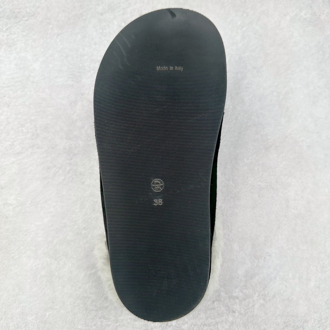 图片[9]-＃DC The Row Boston VL TR软木底包头拖鞋 天鹅绒般的绒面革赋子休闲的经典外观 四季皆宜 柔软的鞋床采用额外的泡沫缓冲层 提供额外的舒适感和全天支撑 全网独家首发 源于德国的严谨工艺 牛巴戎面 中层松木 EVA 三层组合大底 优质牛皮面料五金扣 出口订单 尺码：35-45-选品中心