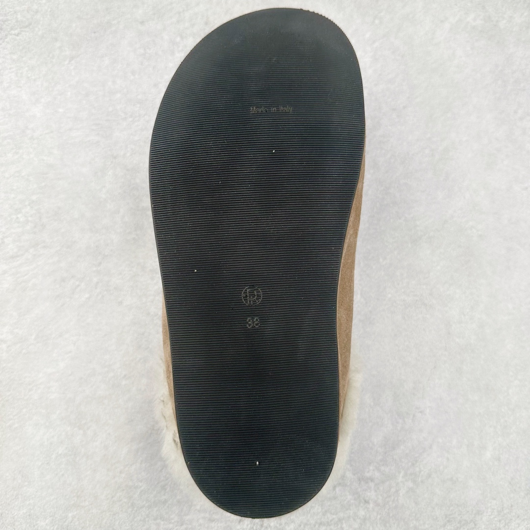 图片[9]-＃DC The Row Boston VL TR软木底包头拖鞋 天鹅绒般的绒面革赋子休闲的经典外观 四季皆宜 柔软的鞋床采用额外的泡沫缓冲层 提供额外的舒适感和全天支撑 全网独家首发 源于德国的严谨工艺 牛巴戎面 中层松木 EVA 三层组合大底 优质牛皮面料五金扣 出口订单 尺码：35-45-选品中心