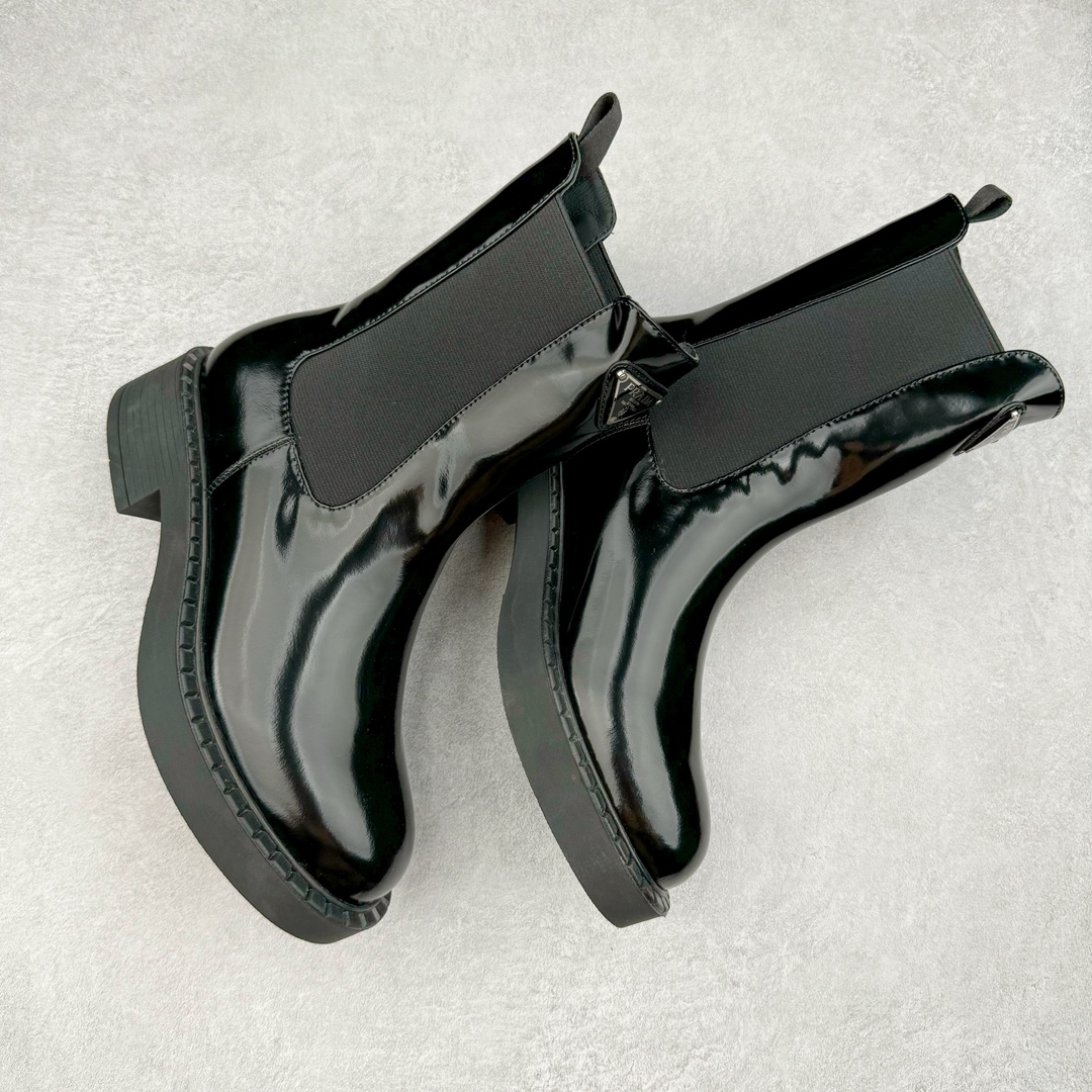 图片[3]-＃GD广顶 PRADA 普拉达秋冬时尚潮流松糕底厚底骑士靴短靴 鞋型秀气大方 三角标加持 高级感拉满 无论日常通勤还是小场合都能穿出气场意大利著名的奢侈品品牌 普拉达这款牛皮面演绎prada式的黑暗优雅风情 鞋头很是秀气 鞋楦的复古与时尚平衡的非常好 没有平时别的款式的呆板整体是休闲时尚风 风格简约大方 舒适轻便 小牛皮鞋面超级软触感亲肤而光滑 很显质感也很好打理 设计摆脱路人感 打破沉闷单调 真的超级清秀百搭 而且这款增高效果一绝 特别有英伦风但又不是太过于复古的也很符合都市年轻人的审美 尺码：35 36 37 38 39 40 41-选品中心