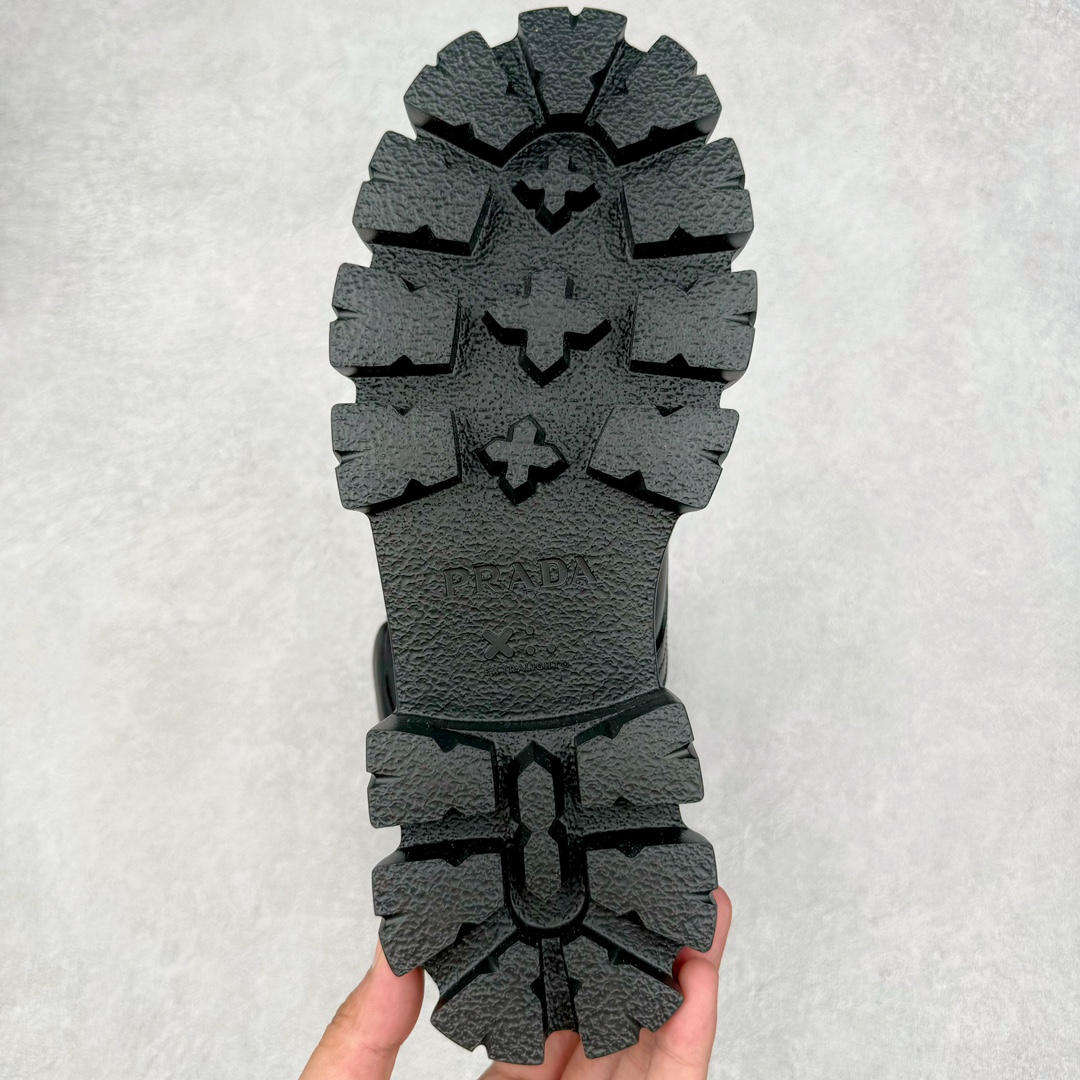 图片[9]-＃GD广顶 PRADA 普拉达秋冬时尚潮流松糕底厚底骑士靴短靴 鞋型秀气大方 三角标加持 高级感拉满 无论日常通勤还是小场合都能穿出气场意大利著名的奢侈品品牌 普拉达这款牛皮面演绎prada式的黑暗优雅风情 鞋头很是秀气 鞋楦的复古与时尚平衡的非常好 没有平时别的款式的呆板整体是休闲时尚风 风格简约大方 舒适轻便 小牛皮鞋面超级软触感亲肤而光滑 很显质感也很好打理 设计摆脱路人感 打破沉闷单调 真的超级清秀百搭 而且这款增高效果一绝 特别有英伦风但又不是太过于复古的也很符合都市年轻人的审美 尺码：35 36 37 38 39 40 41-选品中心