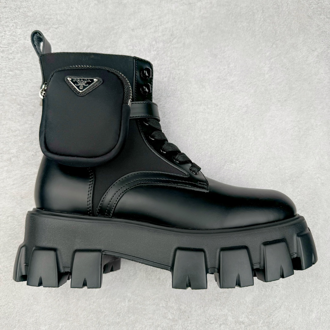 ＃GD广顶 PRADA 普拉达秋冬时尚潮流松糕底厚底骑士靴短靴 鞋型秀气大方 三角标加持 高级感拉满 无论日常通勤还是小场合都能穿出气场意大利著名的奢侈品品牌 普拉达这款牛皮面演绎prada式的黑暗优雅风情 鞋头很是秀气 鞋楦的复古与时尚平衡的非常好 没有平时别的款式的呆板整体是休闲时尚风 风格简约大方 舒适轻便 小牛皮鞋面超级软触感亲肤而光滑 很显质感也很好打理 设计摆脱路人感 打破沉闷单调 真的超级清秀百搭 而且这款增高效果一绝 特别有英伦风但又不是太过于复古的也很符合都市年轻人的审美 尺码：35 36 37 38 39 40 41-选品中心