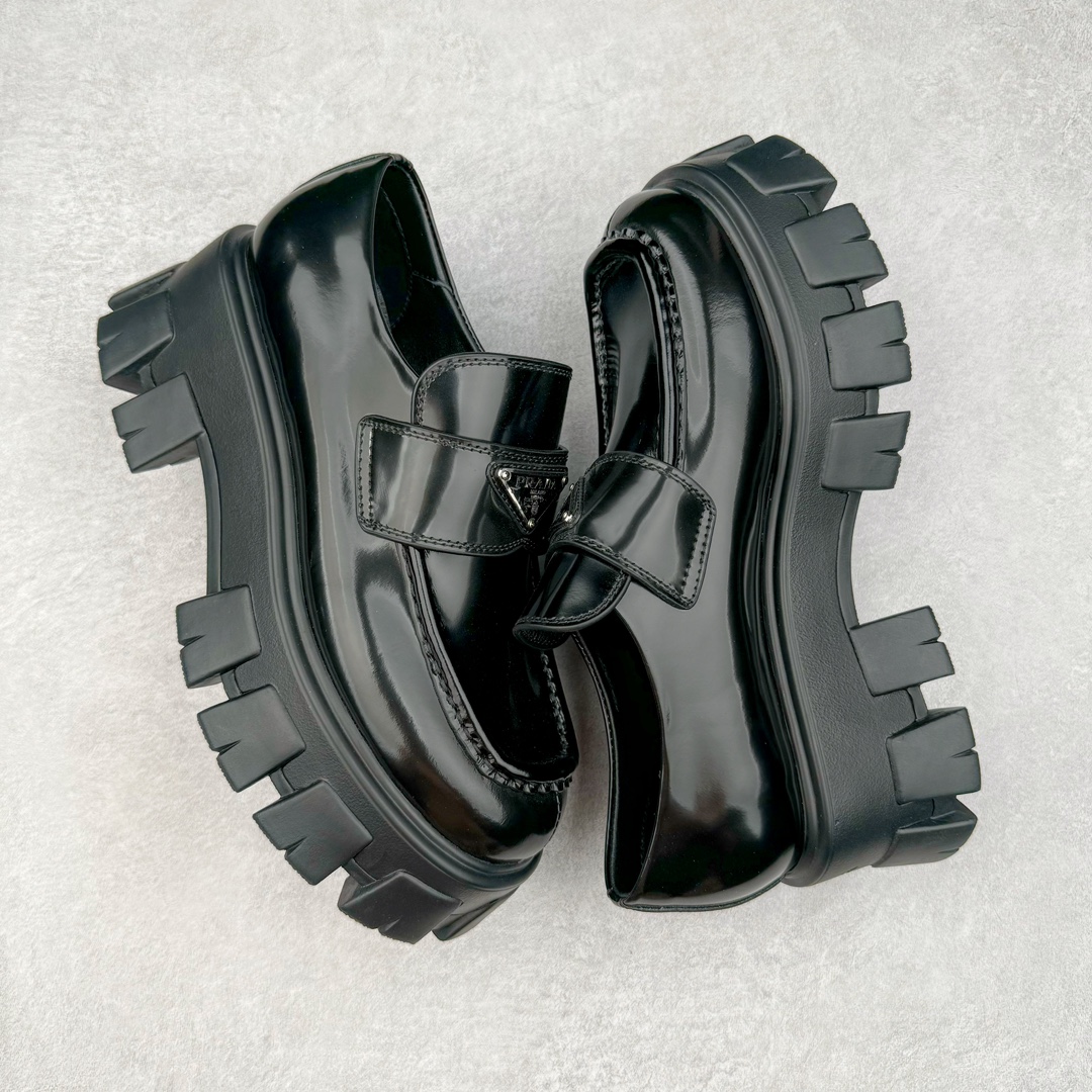 图片[3]-＃GD广顶 PRADA Monolith 普拉达皮革休闲平底乐福鞋 春夏最好的穿的乐福鞋 没有之一鞋型秀气大方 三角标加持 高级感拉满 无论日常通勤还是小场合都能穿出气场意大利著名的奢侈品品牌 普拉达这款牛皮面演绎prada式的黑暗优雅风情 鞋头很是秀气 鞋楦的复古与时尚平衡的非常好 没有平时别的款式的呆板整体是休闲时尚风 风格简约大方 舒适轻便 小牛皮鞋面超级软触感亲肤而光滑 很显质感也很好打理 设计摆脱路人感 打破沉闷单调 真的超级清秀百搭 而且这款增高效果一绝 特别有英伦风但又不是太过于复古的也很符合都市年轻人的审美 尺码：35 36 37 38 39 40 41-选品中心