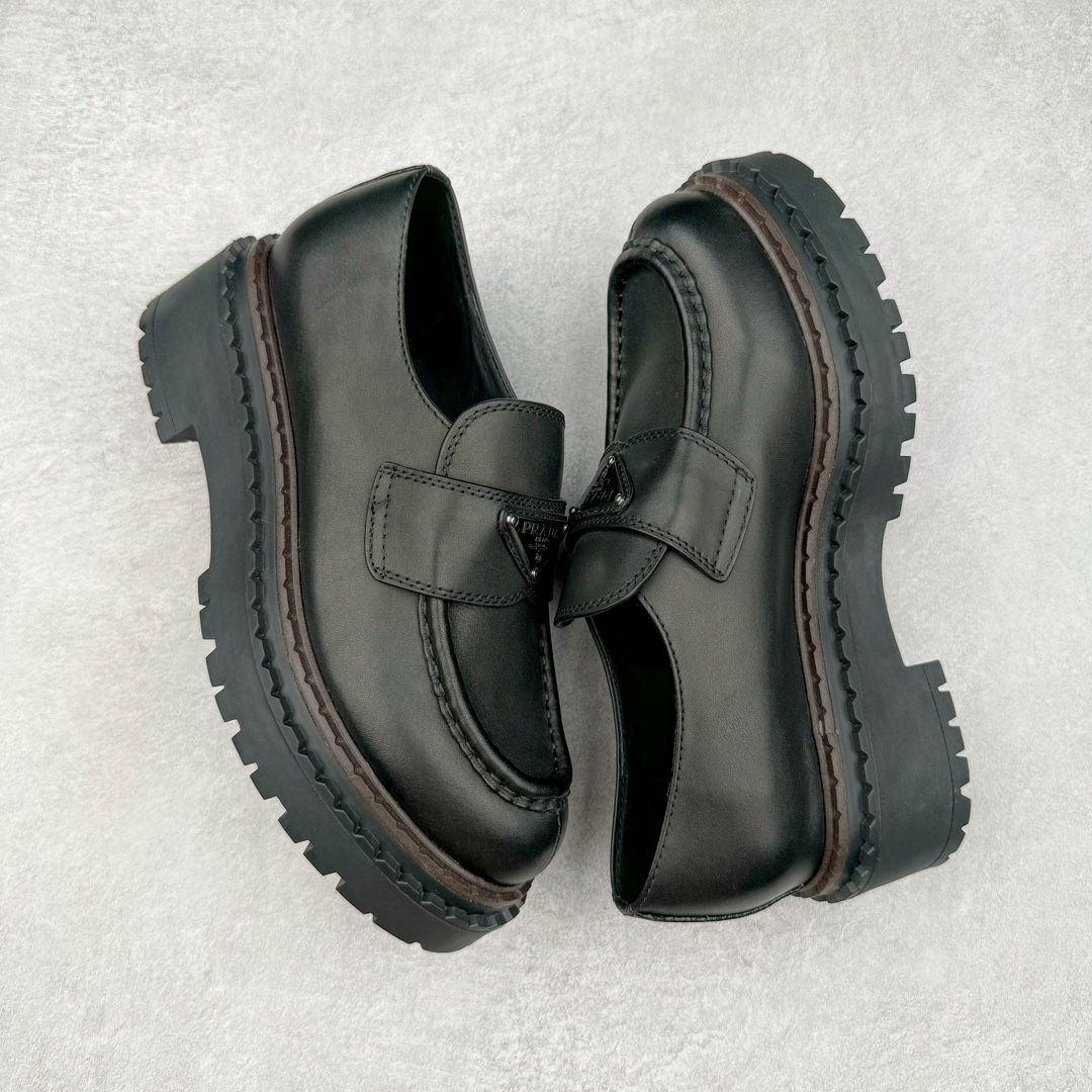 图片[3]-＃GD广顶 PRADA Monolith 普拉达皮革休闲平底乐福鞋 春夏最好的穿的乐福鞋 没有之一鞋型秀气大方 三角标加持 高级感拉满 无论日常通勤还是小场合都能穿出气场意大利著名的奢侈品品牌 普拉达这款牛皮面演绎prada式的黑暗优雅风情 鞋头很是秀气 鞋楦的复古与时尚平衡的非常好 没有平时别的款式的呆板整体是休闲时尚风 风格简约大方 舒适轻便 小牛皮鞋面超级软触感亲肤而光滑 很显质感也很好打理 设计摆脱路人感 打破沉闷单调 真的超级清秀百搭 而且这款增高效果一绝 特别有英伦风但又不是太过于复古的也很符合都市年轻人的审美 尺码：35 36 37 38 39 40 41-选品中心