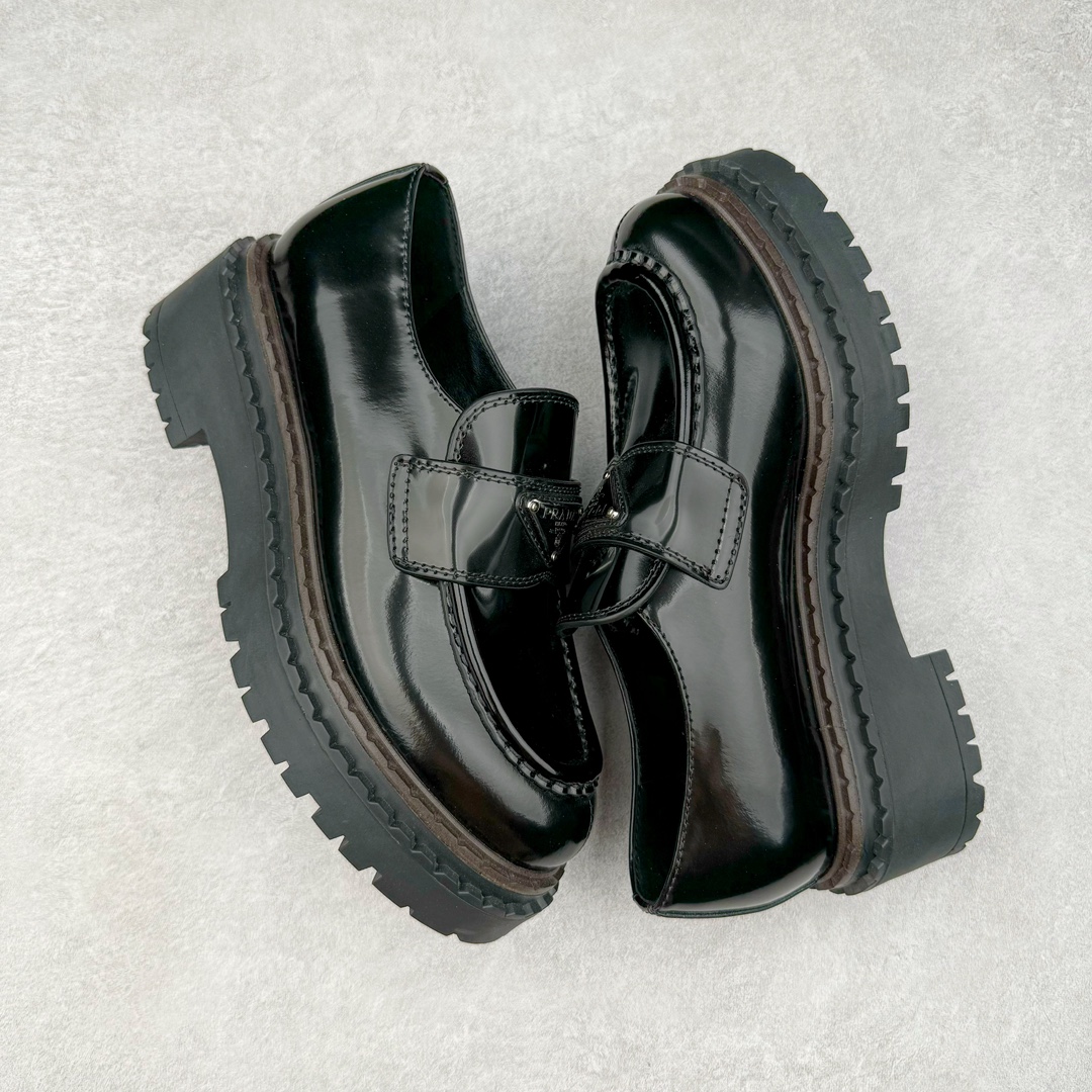 图片[3]-＃GD广顶 PRADA Monolith 普拉达皮革休闲平底乐福鞋 春夏最好的穿的乐福鞋 没有之一鞋型秀气大方 三角标加持 高级感拉满 无论日常通勤还是小场合都能穿出气场意大利著名的奢侈品品牌 普拉达这款牛皮面演绎prada式的黑暗优雅风情 鞋头很是秀气 鞋楦的复古与时尚平衡的非常好 没有平时别的款式的呆板整体是休闲时尚风 风格简约大方 舒适轻便 小牛皮鞋面超级软触感亲肤而光滑 很显质感也很好打理 设计摆脱路人感 打破沉闷单调 真的超级清秀百搭 而且这款增高效果一绝 特别有英伦风但又不是太过于复古的也很符合都市年轻人的审美 尺码：35 36 37 38 39 40 41-选品中心