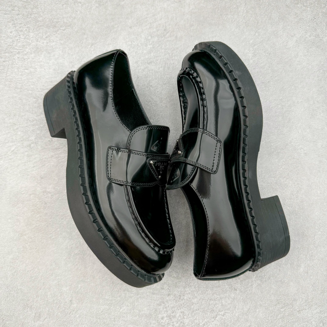 图片[3]-＃GD广顶 PRADA Monolith 普拉达皮革休闲平底乐福鞋 春夏最好的穿的乐福鞋 没有之一鞋型秀气大方 三角标加持 高级感拉满 无论日常通勤还是小场合都能穿出气场意大利著名的奢侈品品牌 普拉达这款牛皮面演绎prada式的黑暗优雅风情 鞋头很是秀气 鞋楦的复古与时尚平衡的非常好 没有平时别的款式的呆板整体是休闲时尚风 风格简约大方 舒适轻便 小牛皮鞋面超级软触感亲肤而光滑 很显质感也很好打理 设计摆脱路人感 打破沉闷单调 真的超级清秀百搭 而且这款增高效果一绝 特别有英伦风但又不是太过于复古的也很符合都市年轻人的审美 尺码：35 36 37 38 39 40 41-选品中心