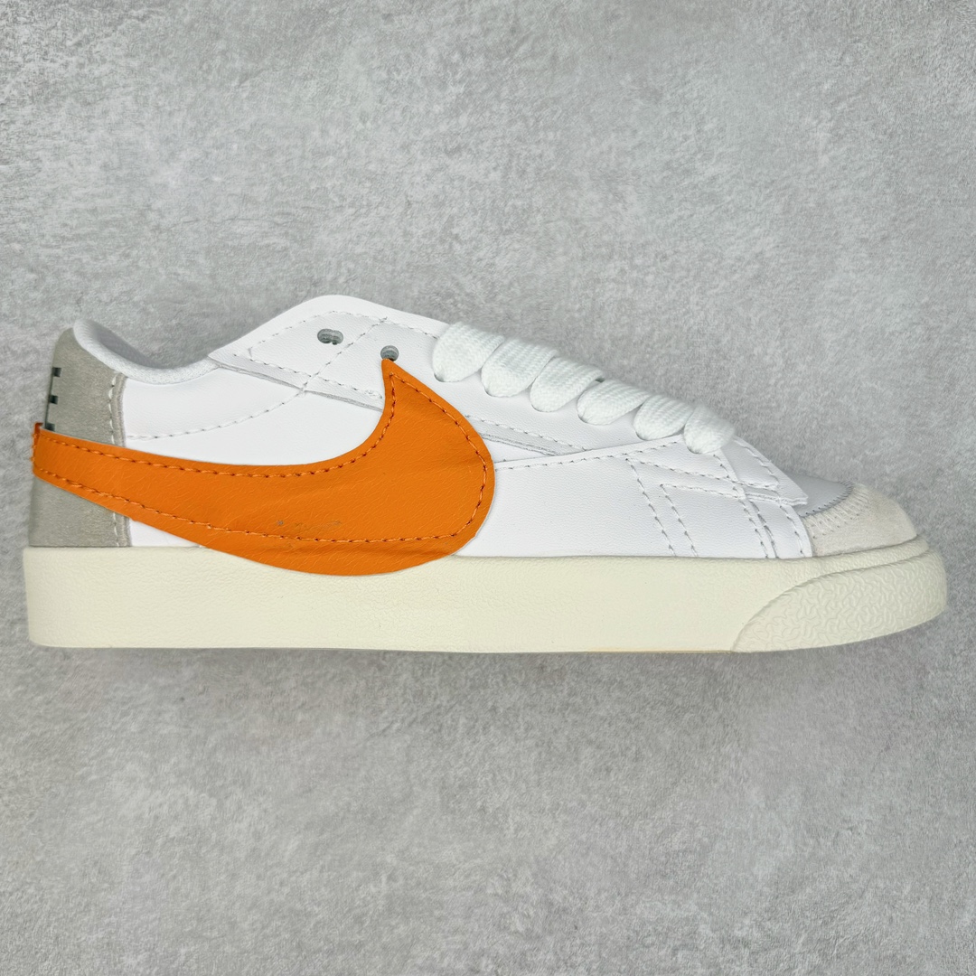 图片[5]-＃特价福利 NK Blazer Low \’77 Jumbo 开拓者大钩 DQ1470 焕新升级经典 Blazer 鞋款 大号 Swoosh 突出新时代更加张扬的潮流感 对经典的又一次改良升级 大号 Swoosh 设计结合宽大鞋带 符合当下潮流意趣 橡胶外底融入凸起人字形底纹增添几分户外感觉 尺码：36 36.5 37.5 38 38.5 39 40 40.5 41 42 42.5 43 44 44.5 45-选品中心