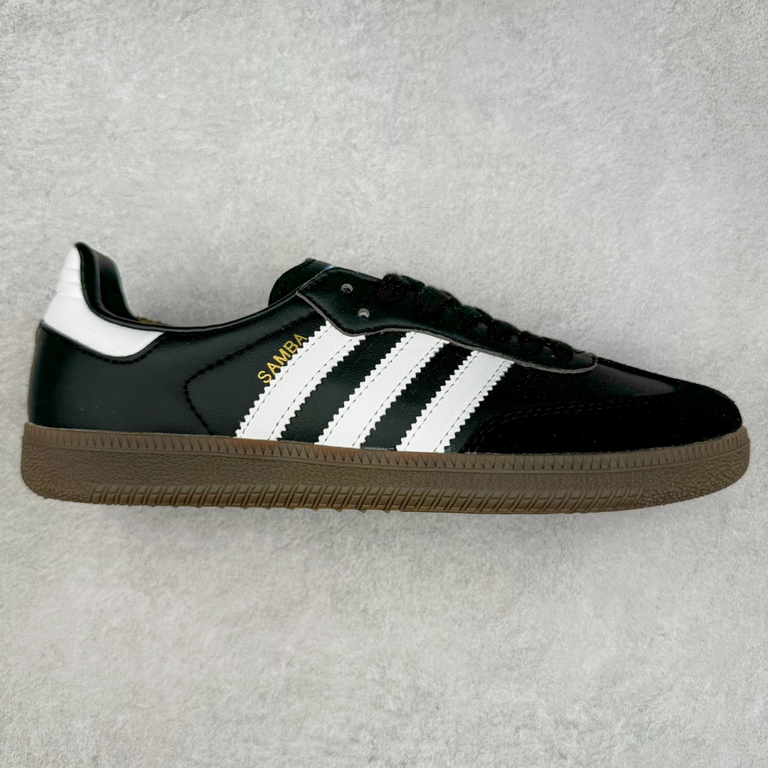 ＃特价福利 AD Original Samba OG/Gazelle Indoor Trainers 复古经典轻便板鞋 口碑大厂出品 品控大底版型不断改良更新 全套原纸板楦头开发 确保原汁原味 完美呈现桑巴版型 一比一鞋头弧度高度鞋身弧度 此版本只针对中端市场 皮料材质有所更替 其他数据细节工艺流程均保持一致 绝不口嗨 细节品控鞋型随意对比 正确烫金高频细节 原装纳米超迁皮料 独家私模橡胶大底 原盒原配 这款桑巴鞋展示了高质量的工艺 带有装饰的超锁缝制和无缝的手感 柔软、柔软的皮革造型和标志性的3条纹完成了精致的外观 正规合身鞋带 鞋面上有绒面鞋垫 橡胶鞋底 享受正畸套筒软感 自50年代首次亮相以来就一直在赢得粉丝的青睐 尺码：36 36.5 37.5 38 38.5 39 40 40.5 41 42 42.5 43 44 44.5 45-选品中心